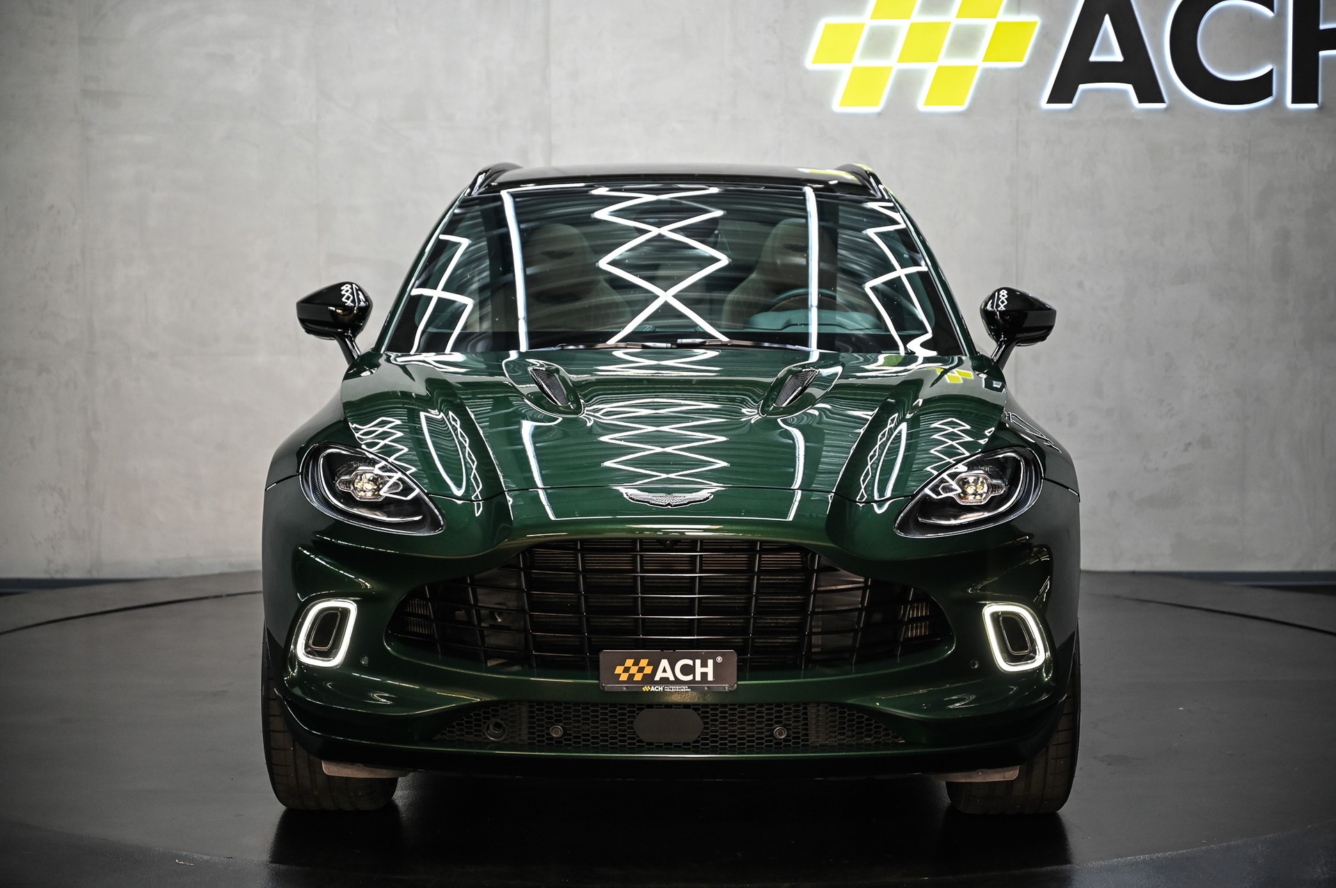 ASTON MARTIN DBX 4.0 V8 Bi-Turbo-showroom-element-1