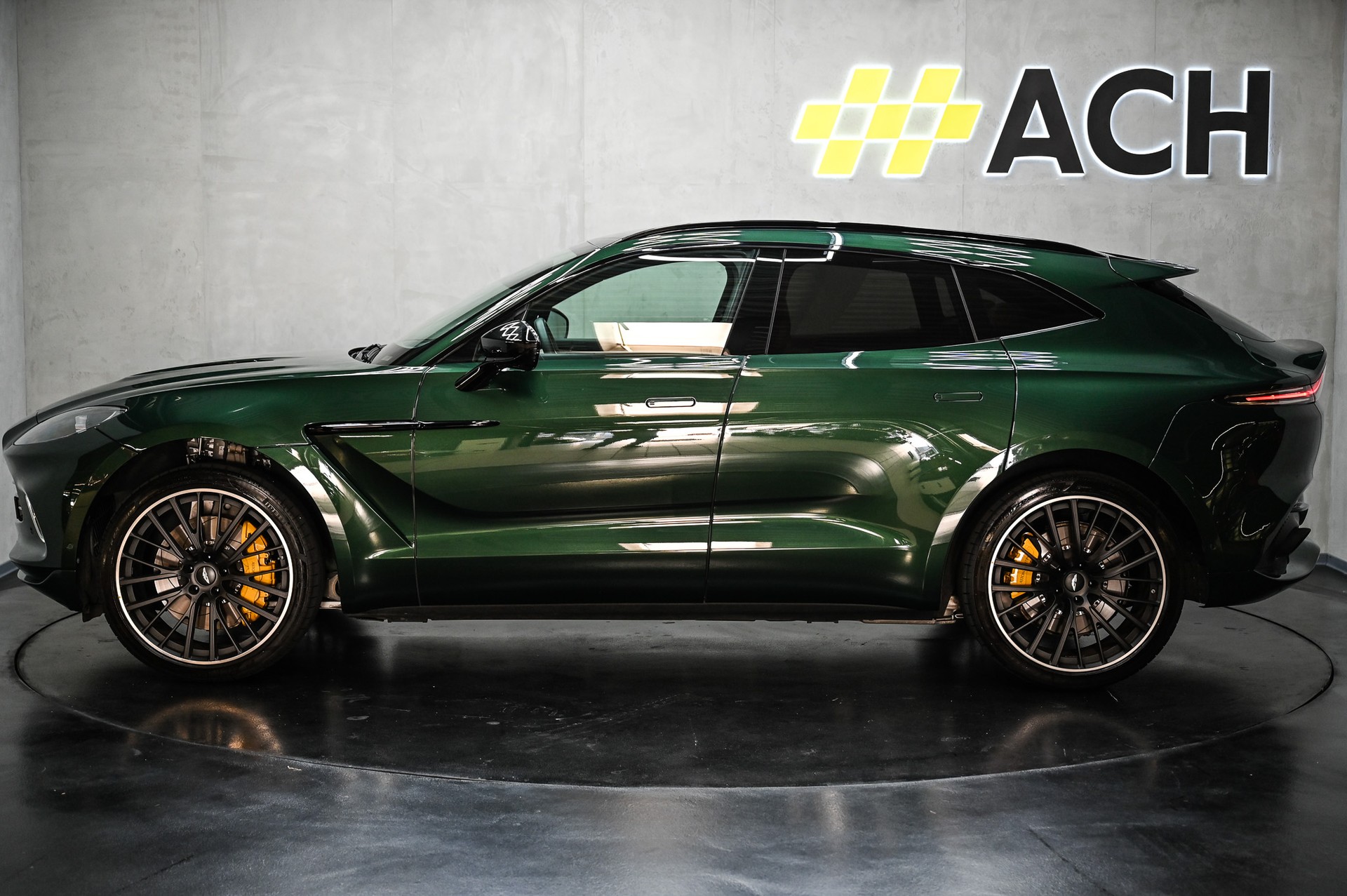 ASTON MARTIN DBX 4.0 V8 Bi-Turbo-image-4