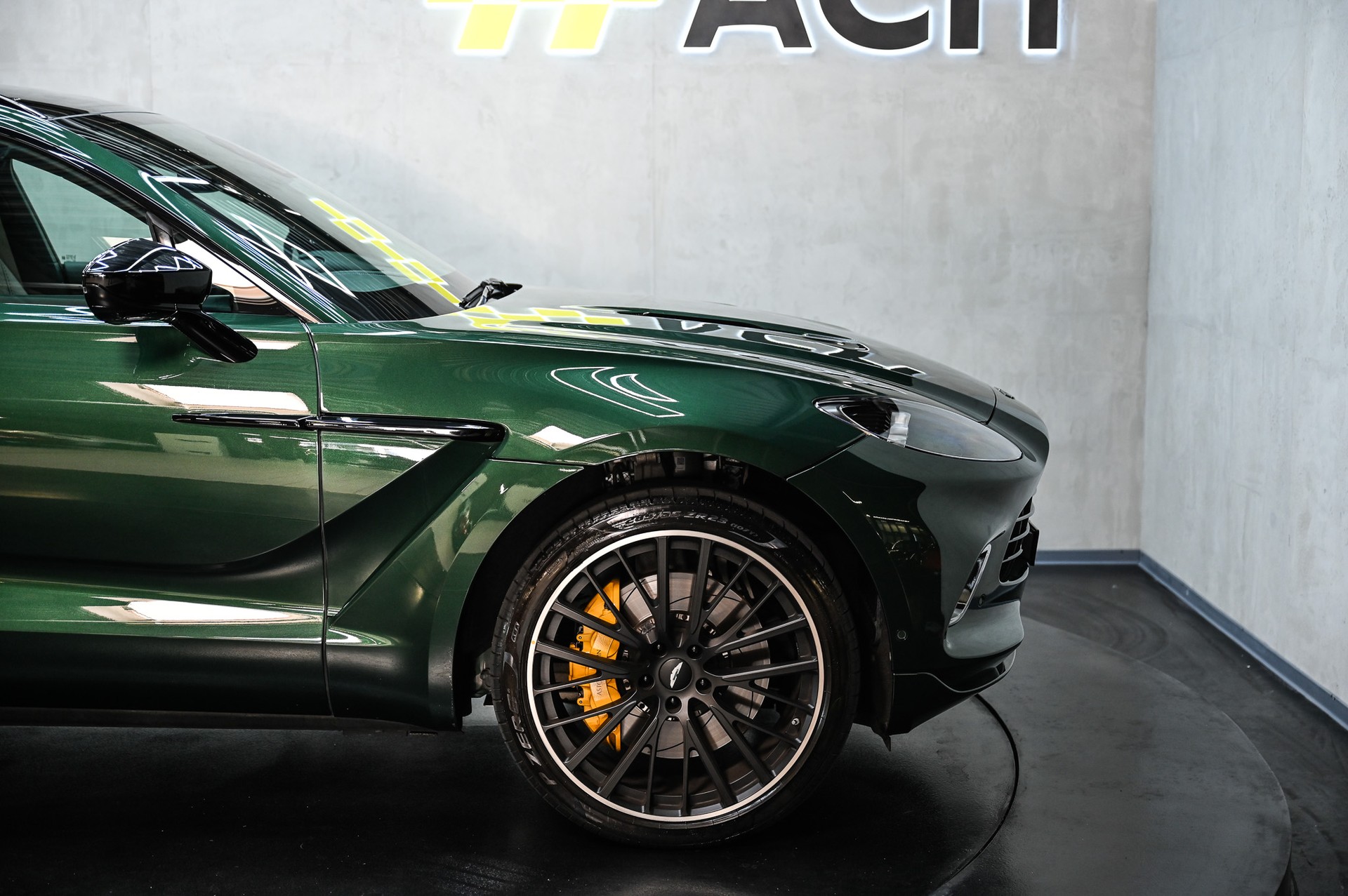 ASTON MARTIN DBX 4.0 V8 Bi-Turbo-image-13
