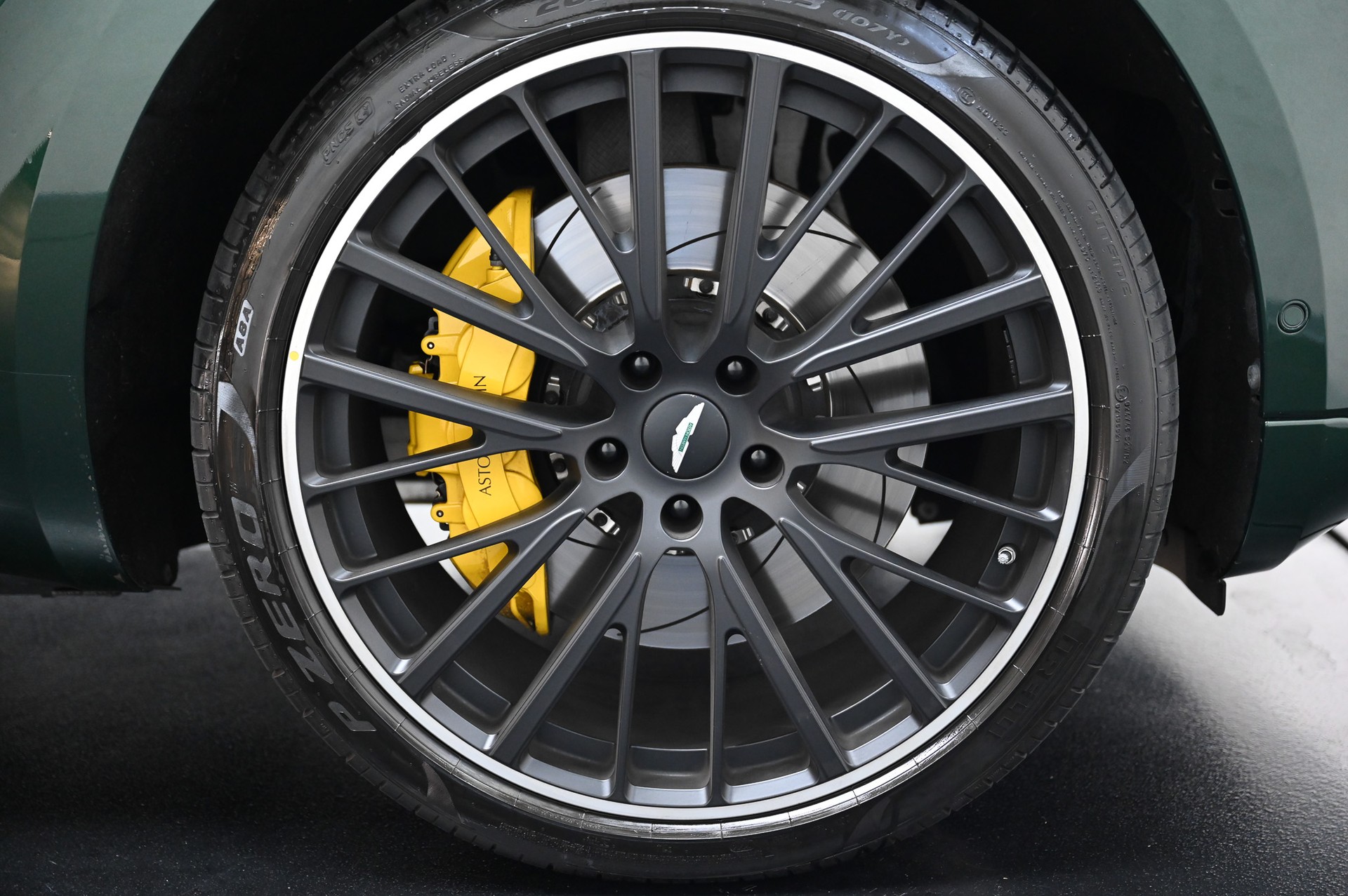 ASTON MARTIN DBX 4.0 V8 Bi-Turbo-image-14