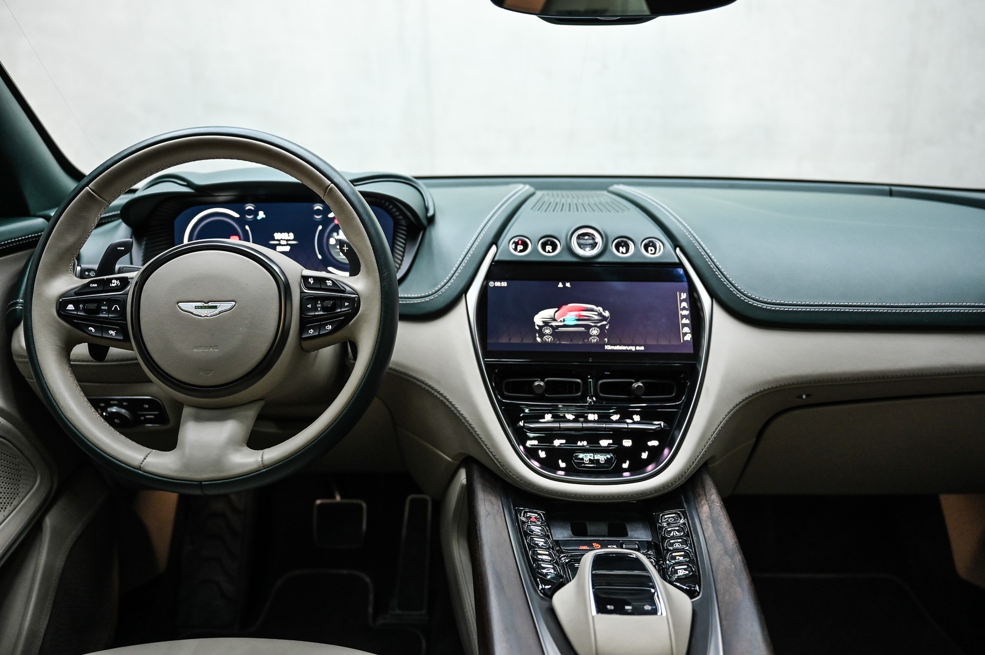 ASTON MARTIN DBX 4.0 V8 Bi-Turbo-image-26