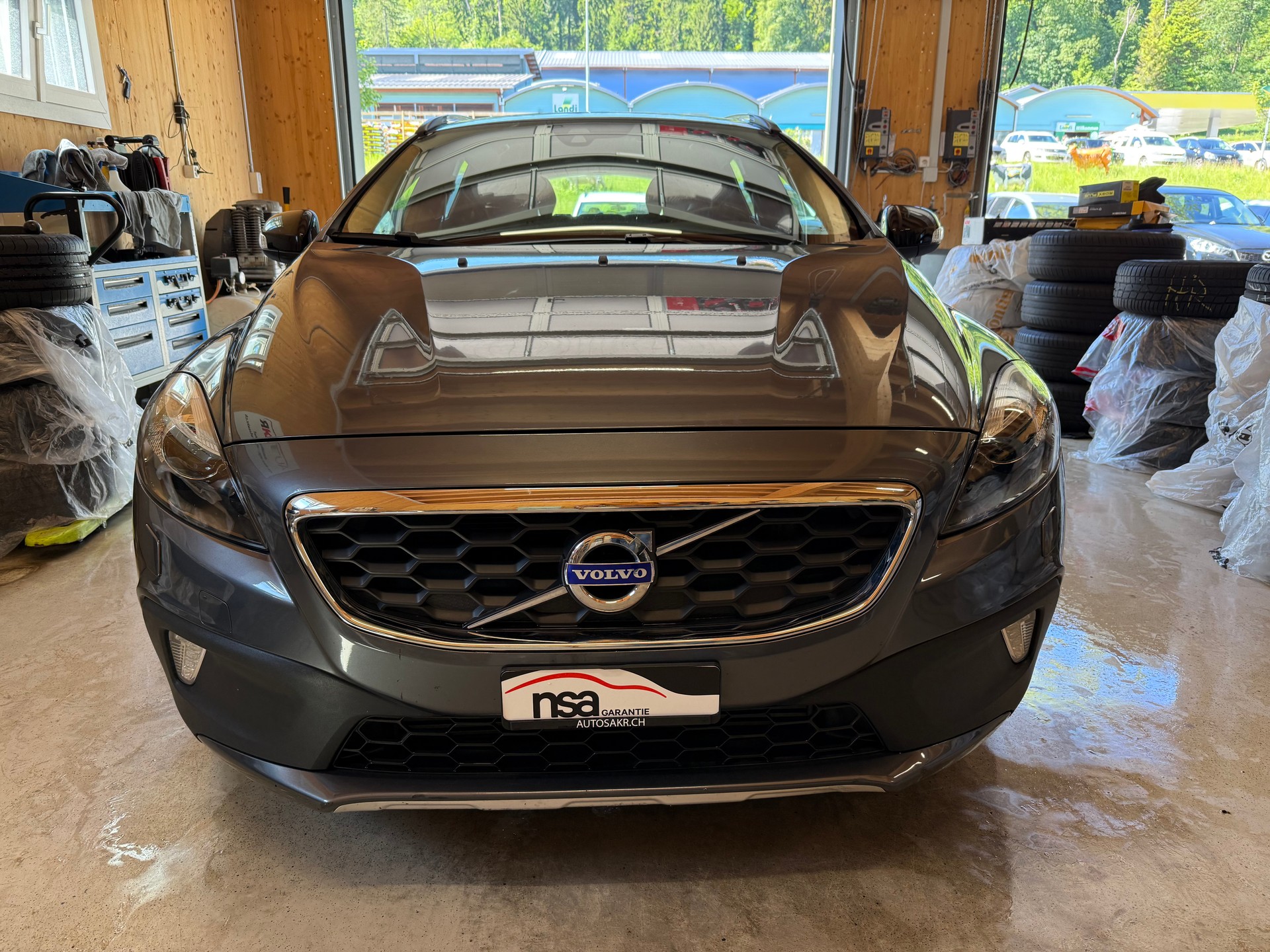 VOLVO V40 Cross Country T4 2.0 AWD Family Ed. Geartr.-showroom-element-1