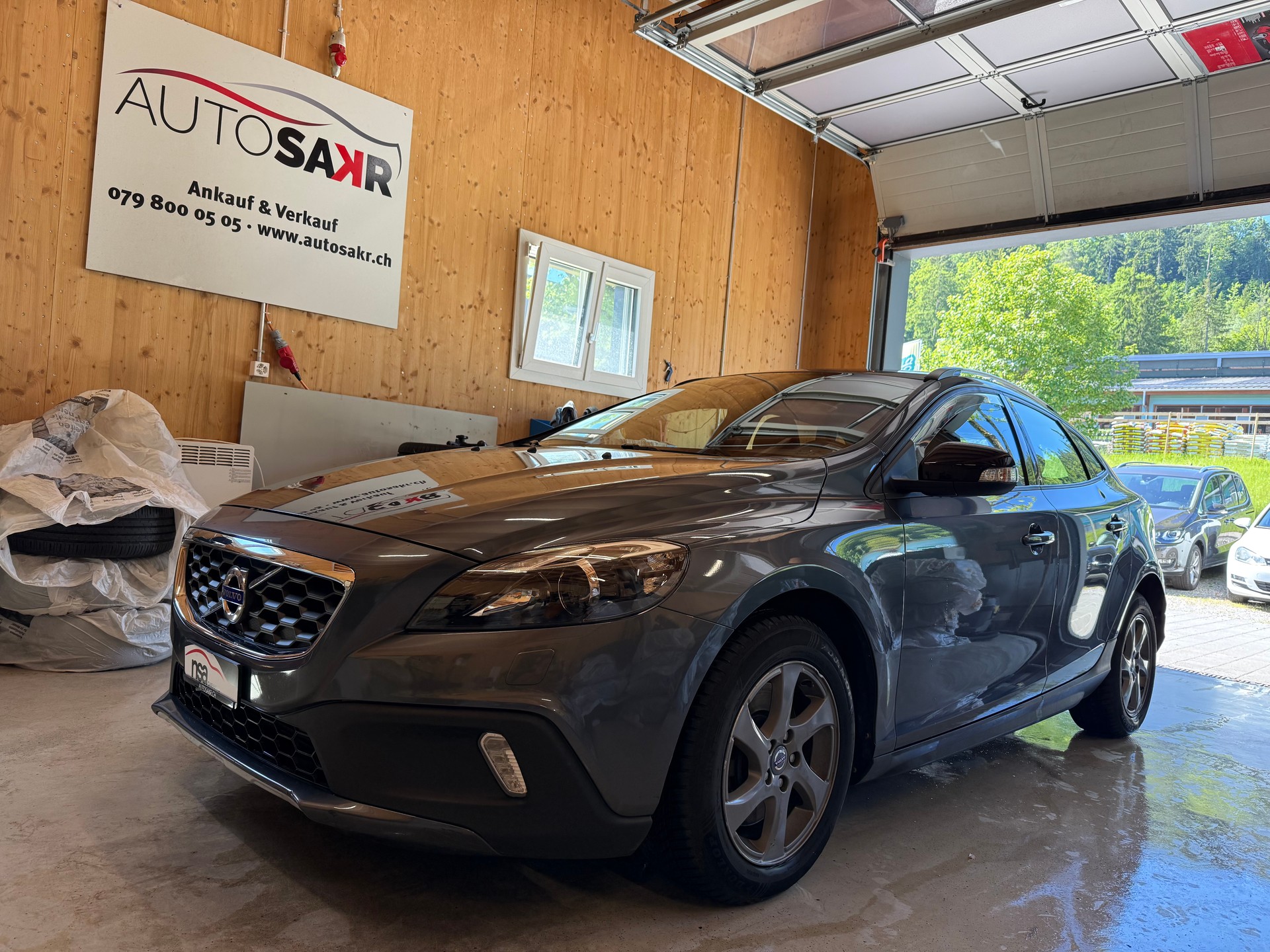 VOLVO V40 Cross Country T4 2.0 AWD Family Ed. Geartr.