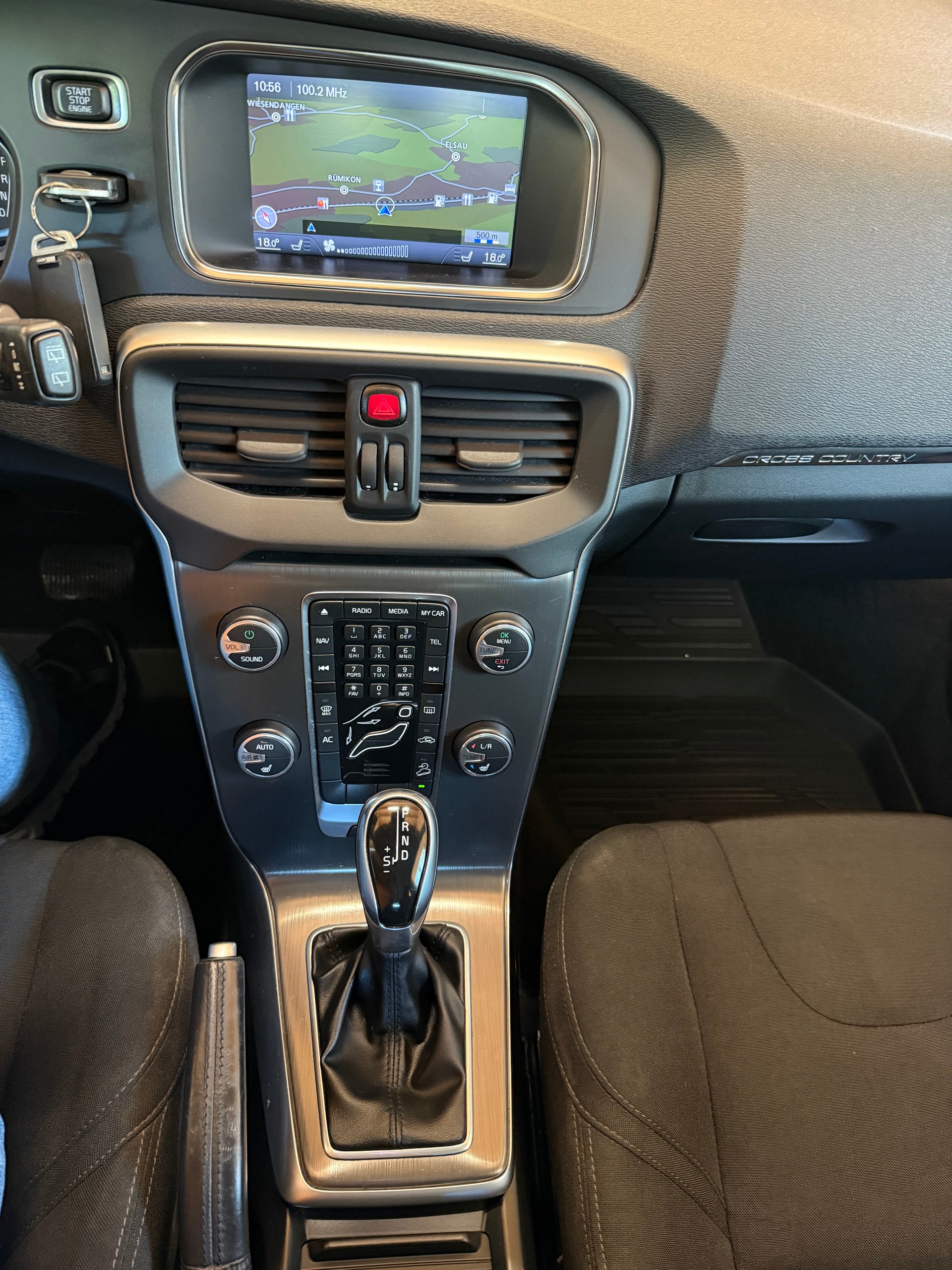 VOLVO V40 Cross Country T4 2.0 AWD Family Ed. Geartr.-image-11