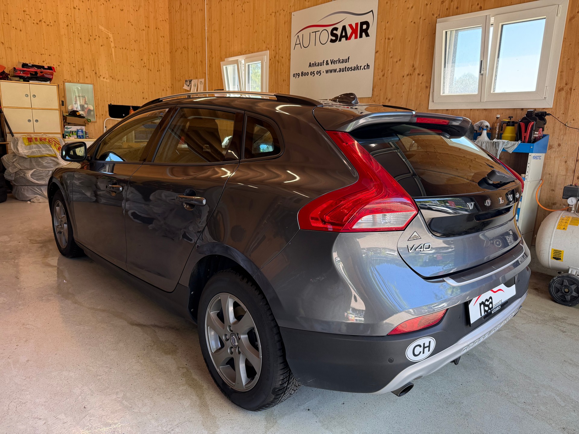 VOLVO V40 Cross Country T4 2.0 AWD Family Ed. Geartr.-image-5