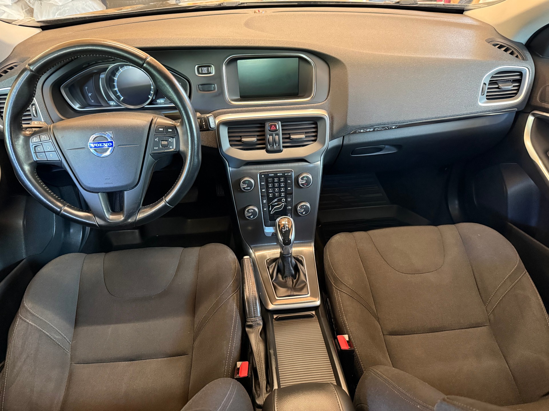 VOLVO V40 Cross Country T4 2.0 AWD Family Ed. Geartr.-image-8