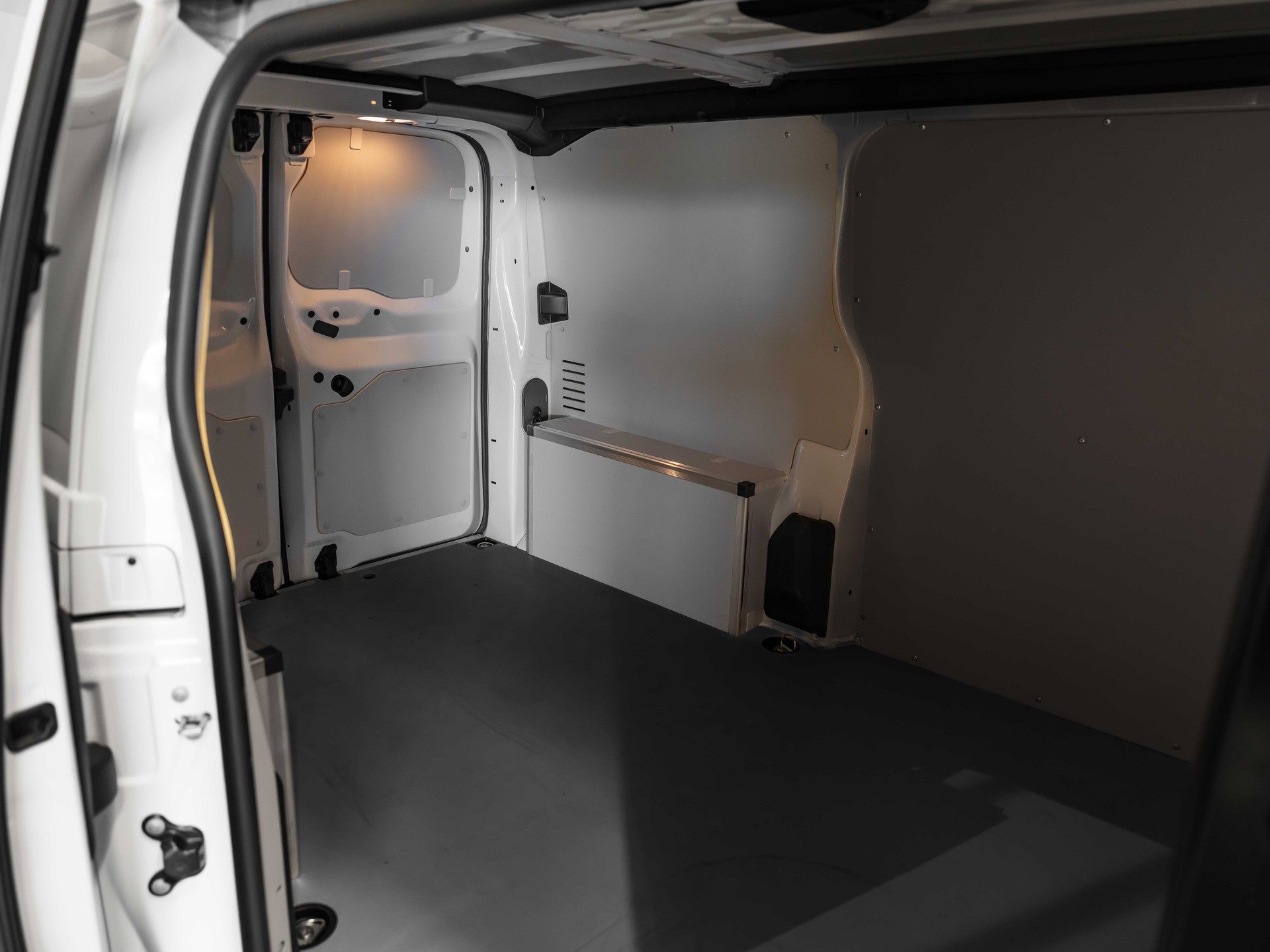 OPEL Vivaro Cargo-e 75 kWh M Blitz-image-25