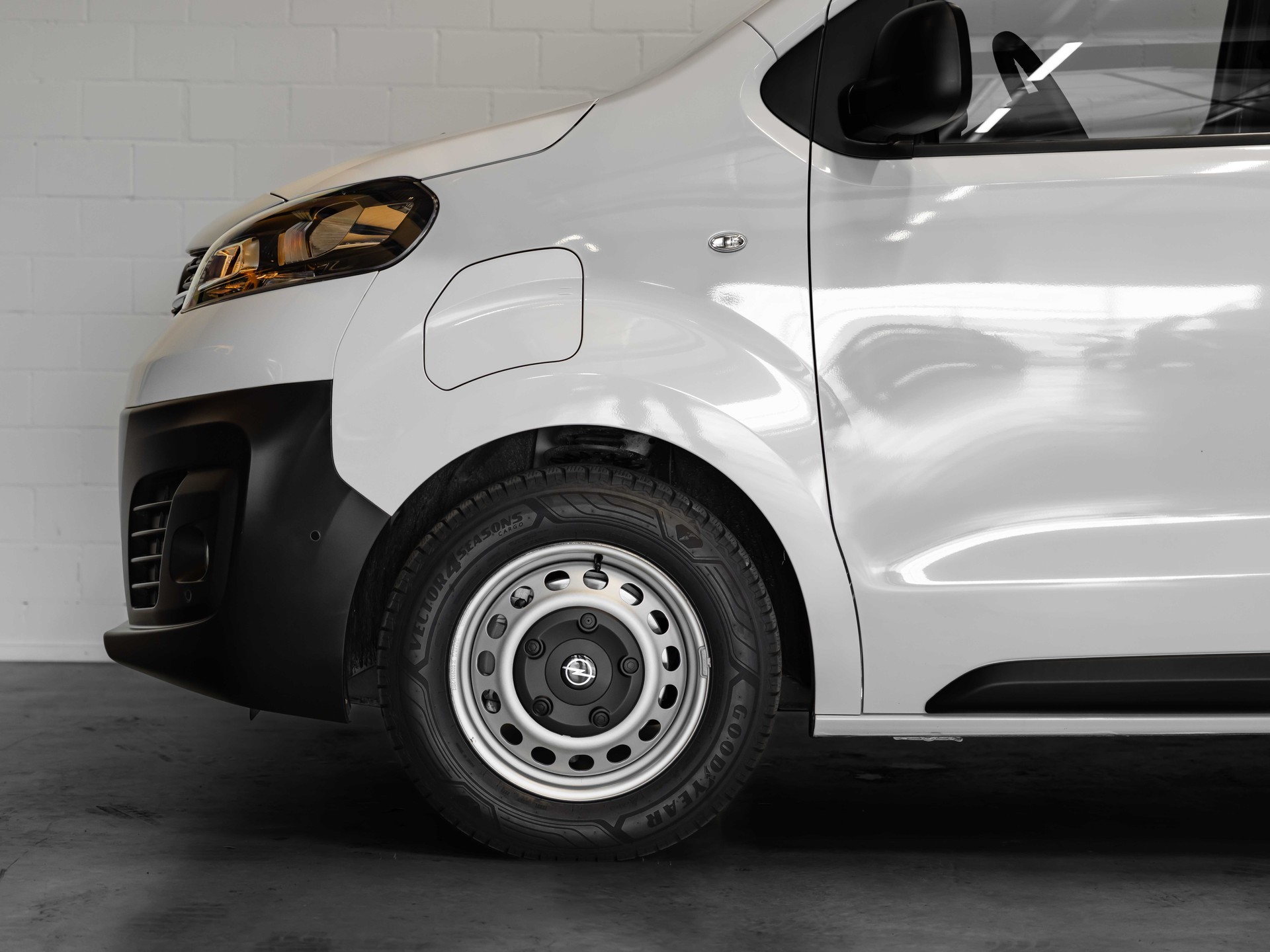 OPEL Vivaro Cargo-e 75 kWh M Blitz-image-12