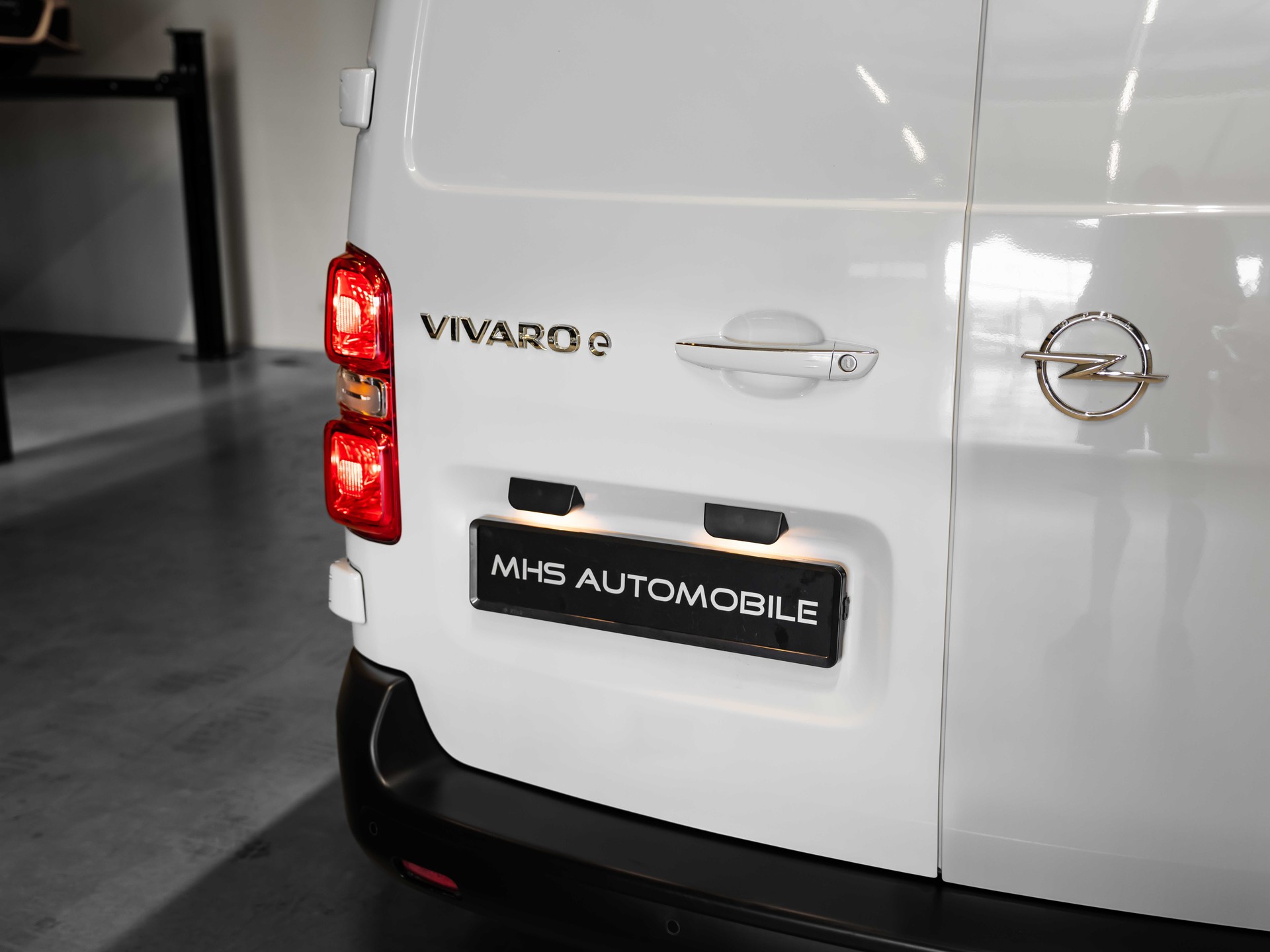 OPEL Vivaro Cargo-e 75 kWh M Blitz-image-16