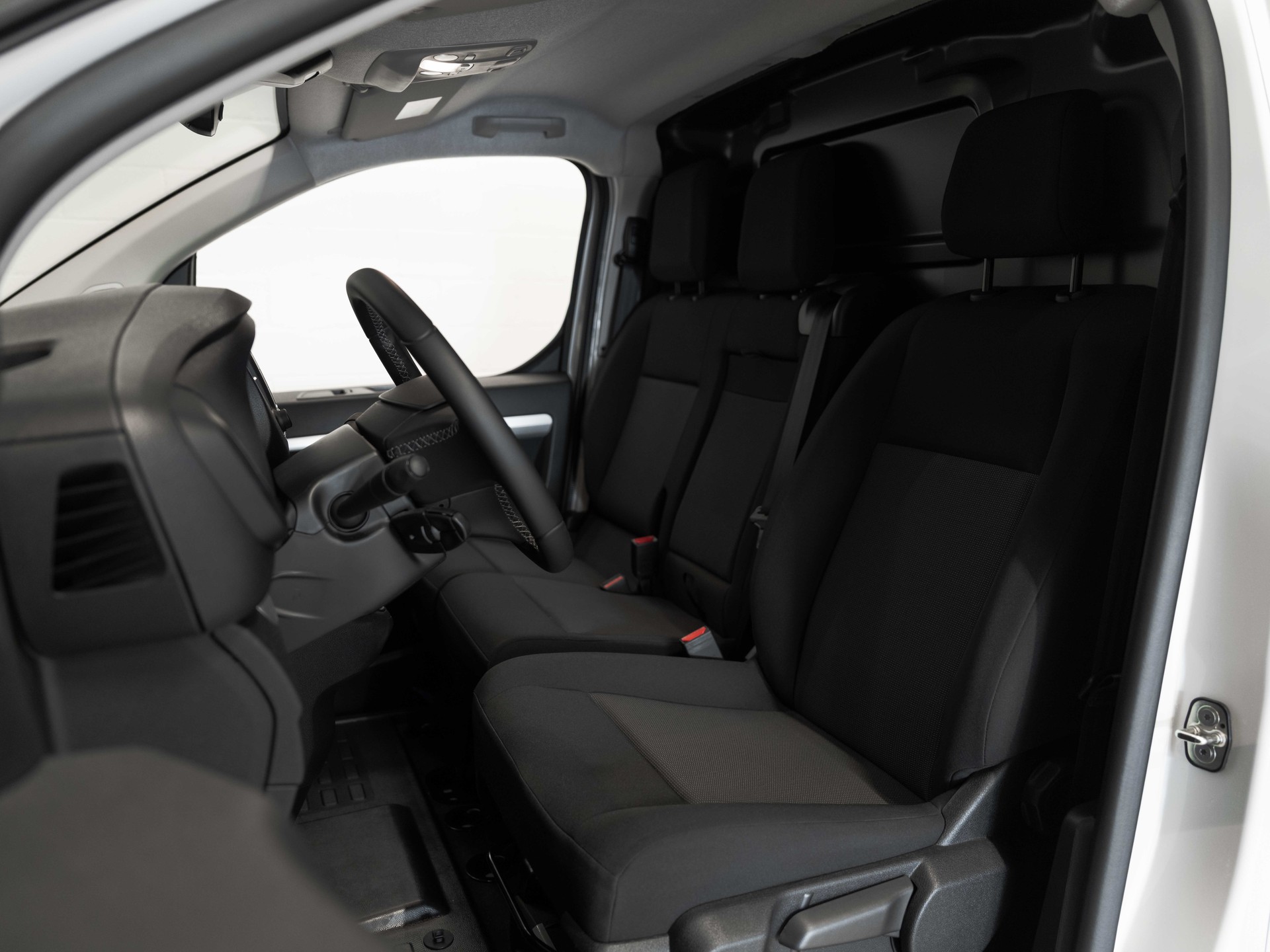 OPEL Vivaro Cargo-e 75 kWh M Blitz-image-10