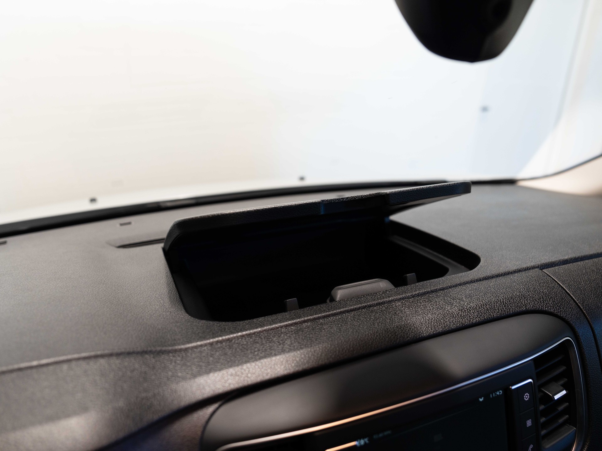 OPEL Vivaro Cargo-e 75 kWh M Blitz-image-24