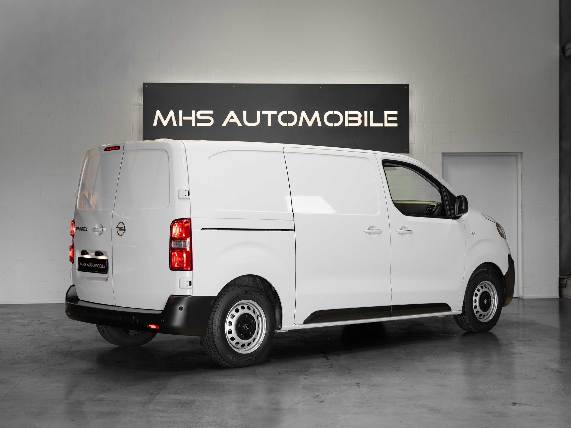 OPEL Vivaro Cargo-e 75 kWh M Blitz-image-4