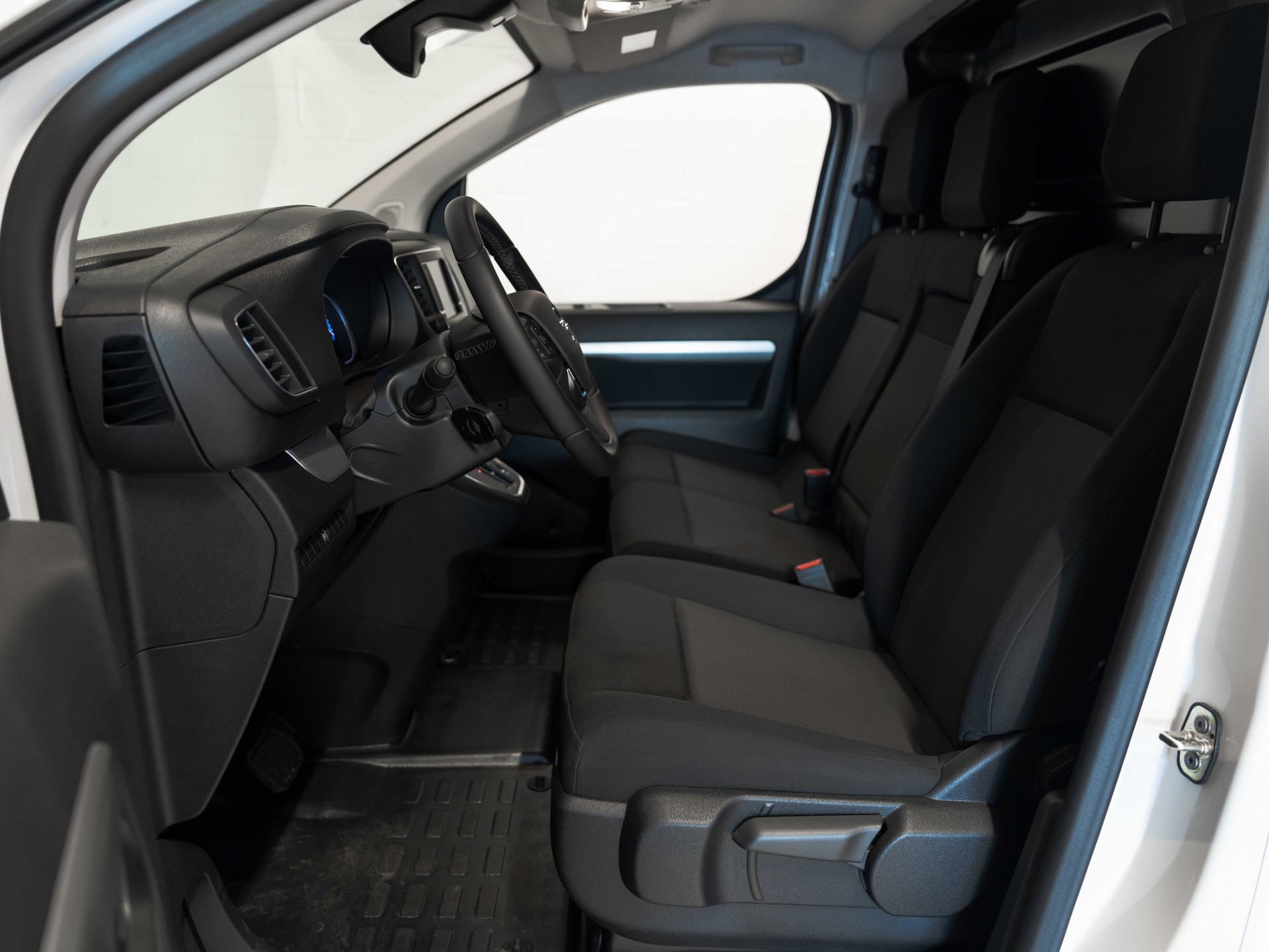 OPEL Vivaro Cargo-e 75 kWh M Blitz-image-9
