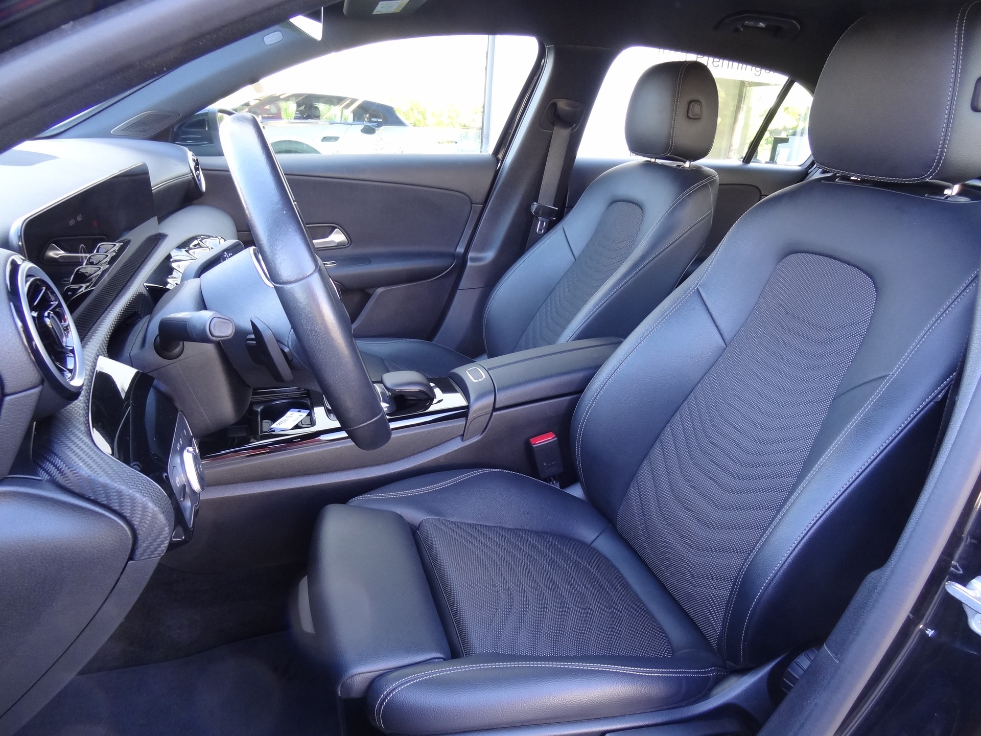 MERCEDES-BENZ A 200 SE Line 7G-DCT-image-6