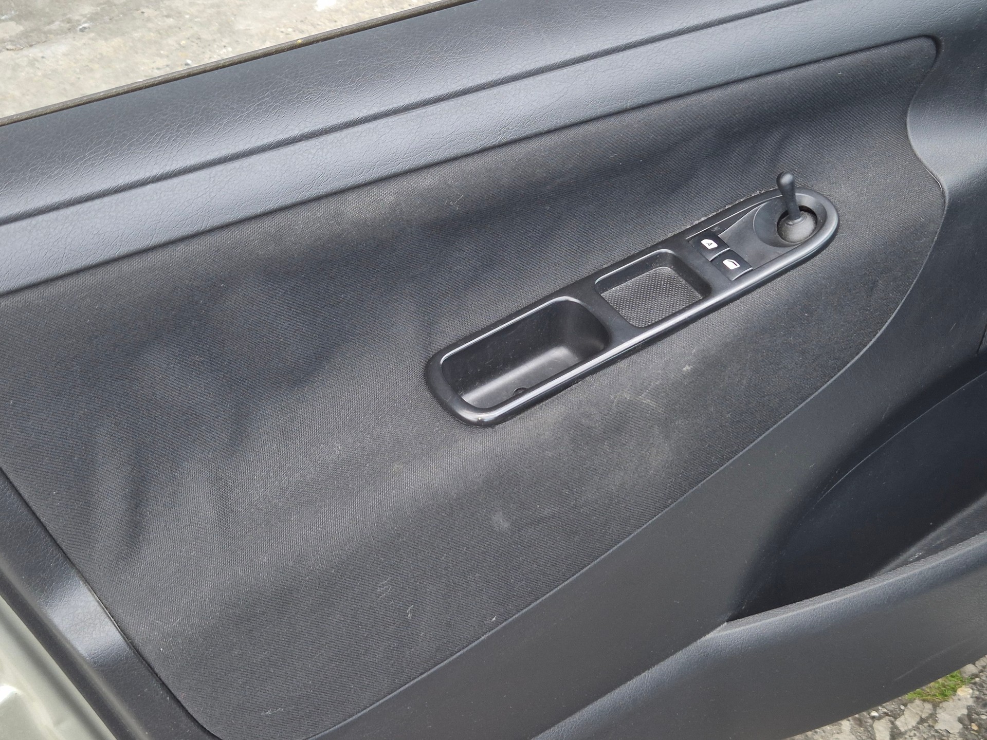 PEUGEOT 207 1.4 Urban-image-25