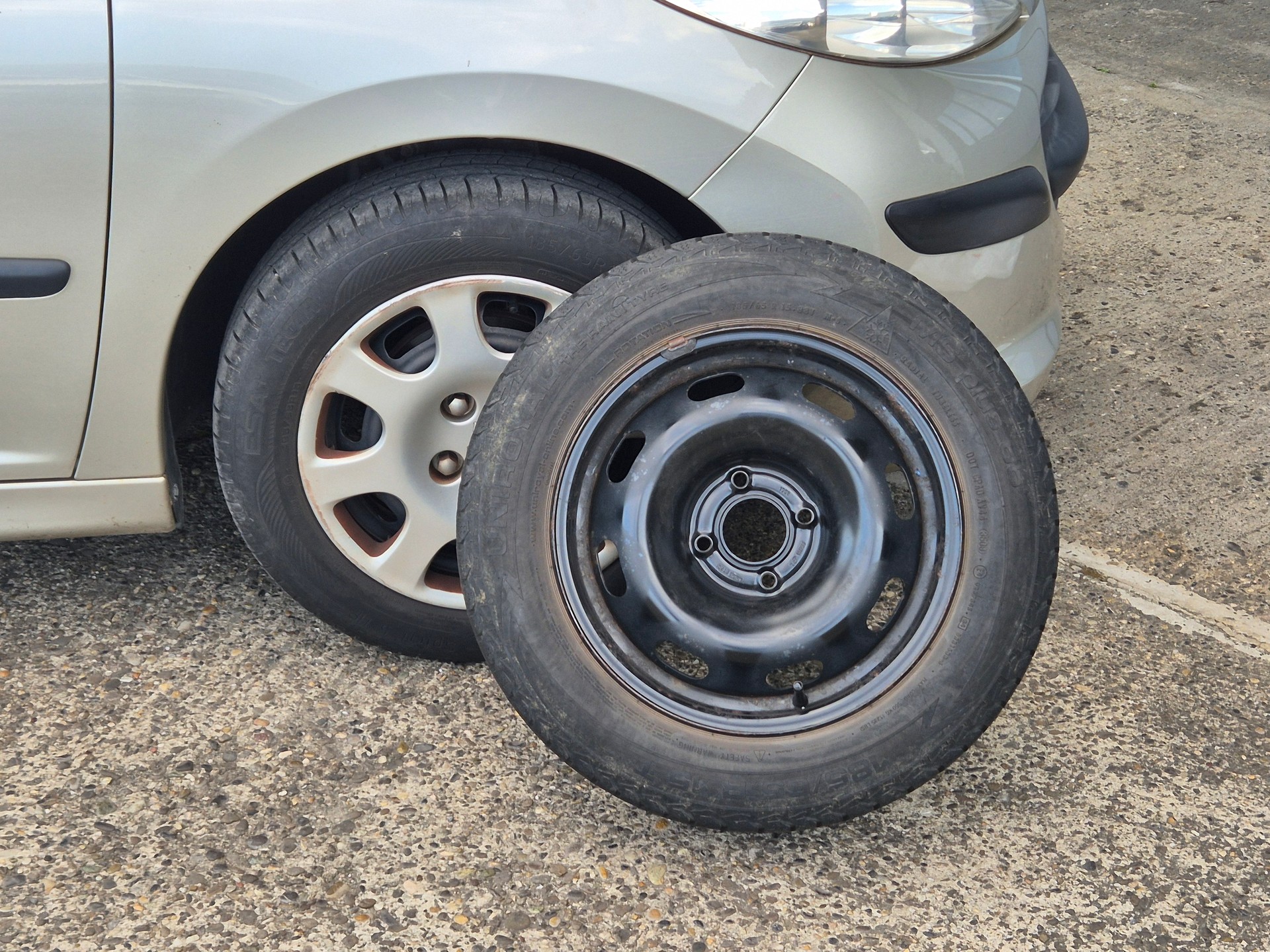 PEUGEOT 207 1.4 Urban-image-10
