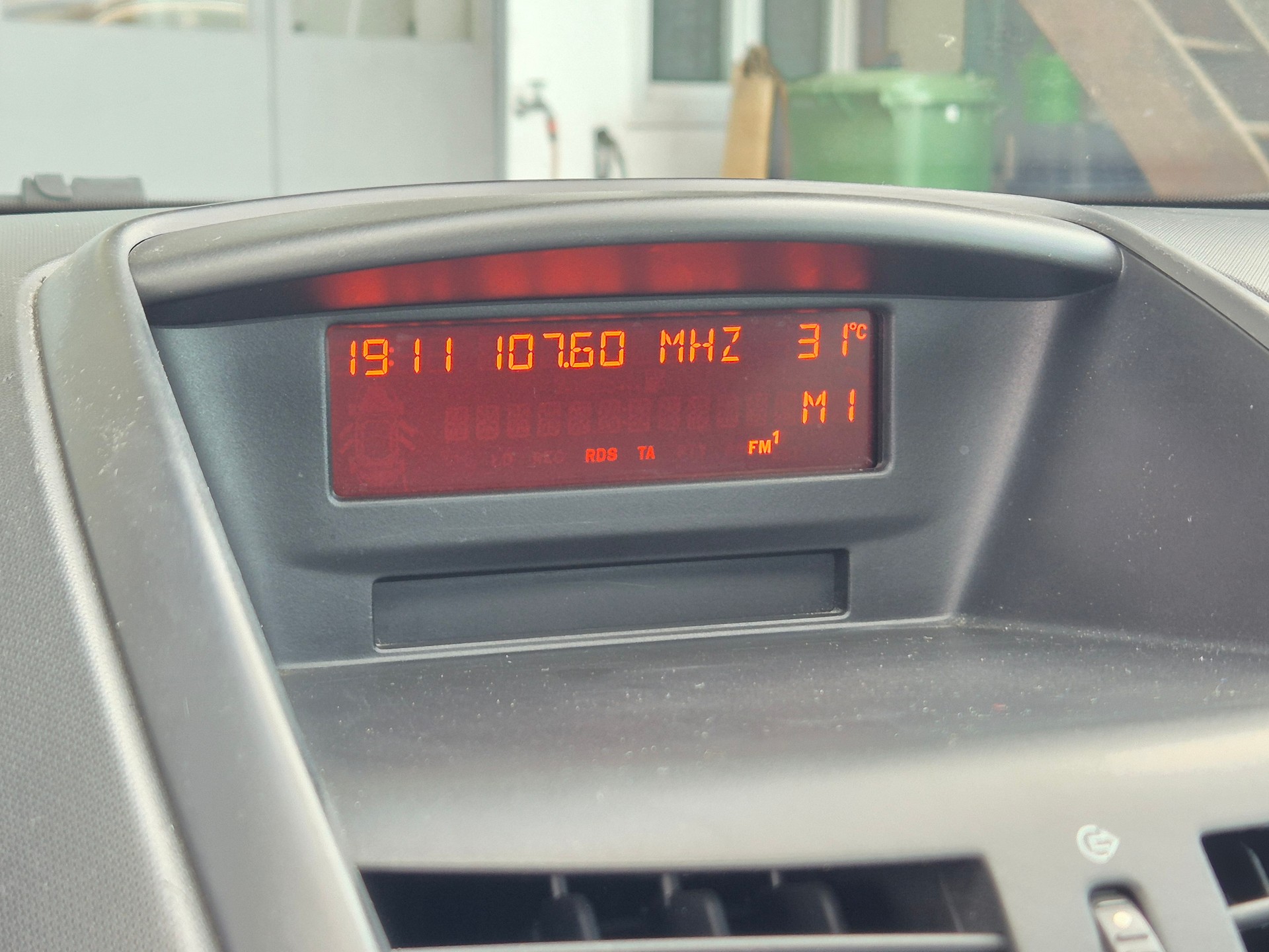 PEUGEOT 207 1.4 Urban-image-21