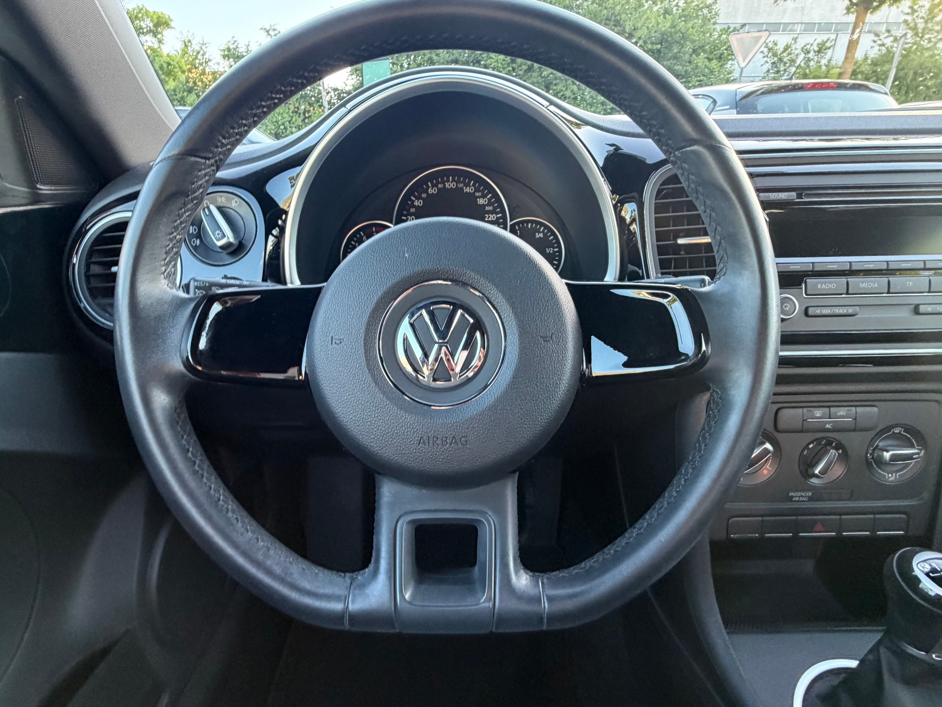 VW Beetle 1.2 TSI Design-image-11