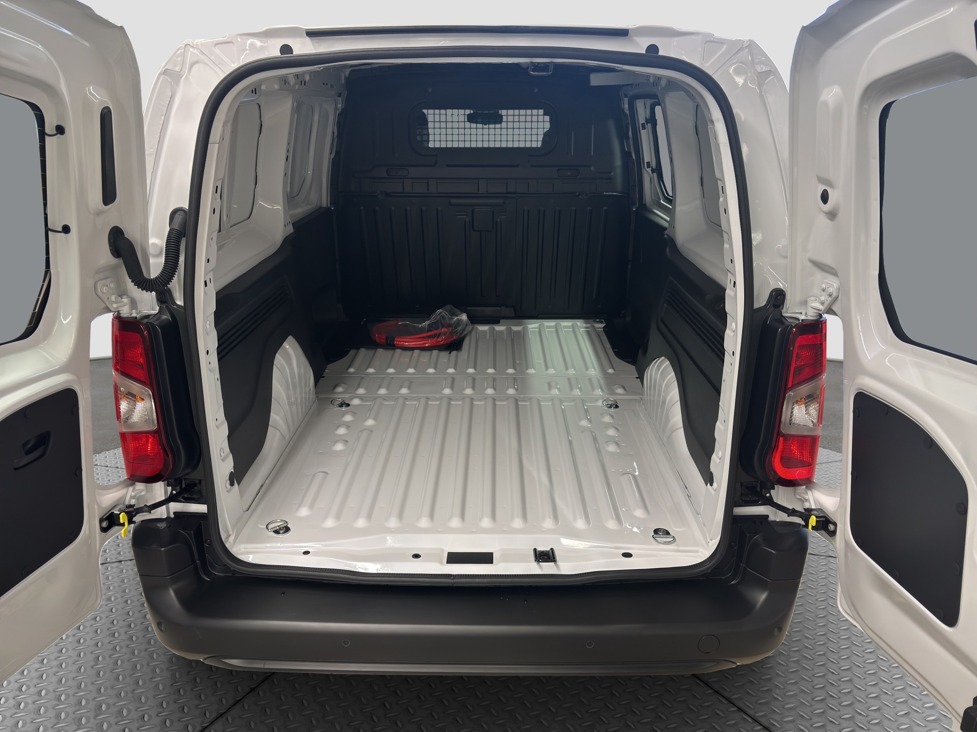 PEUGEOT e-Partner 50kWh Long-image-15