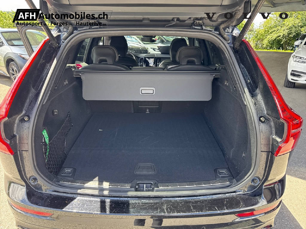 VOLVO XC60 2.0 T8 TE XCENTRIC Black Edition eAWD-image-9