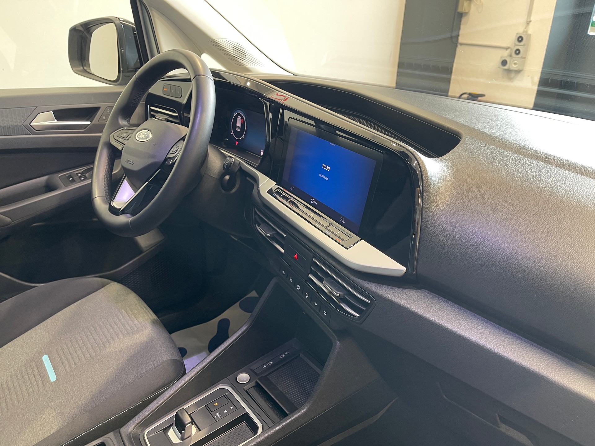 FORD Grand Tourneo Connect 2.0 EcoBlue Active Automat *7 PLATZ*-image-17