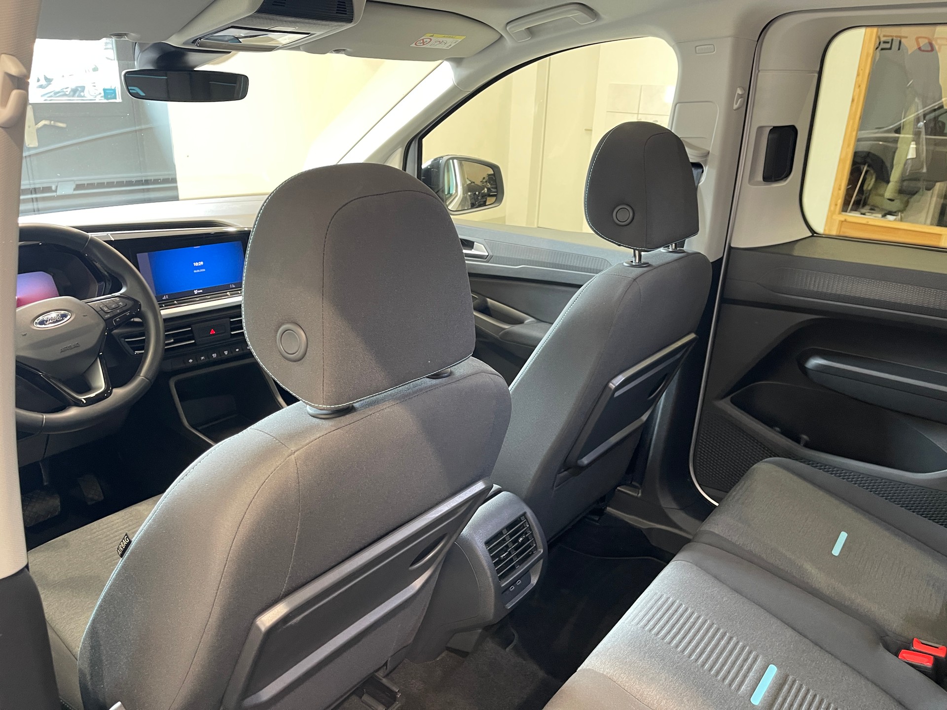FORD Grand Tourneo Connect 2.0 EcoBlue Active Automat *7 PLATZ*-image-14