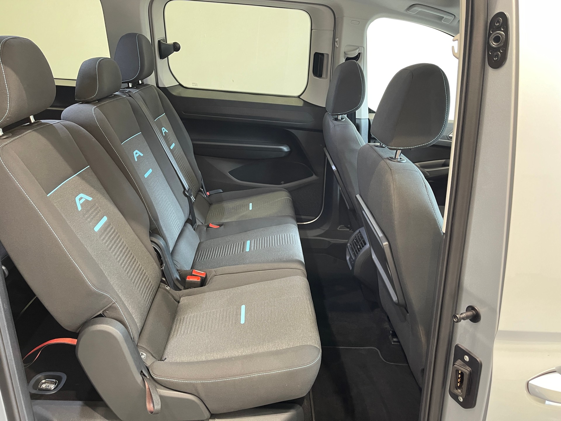 FORD Grand Tourneo Connect 2.0 EcoBlue Active Automat *7 PLATZ*-image-15