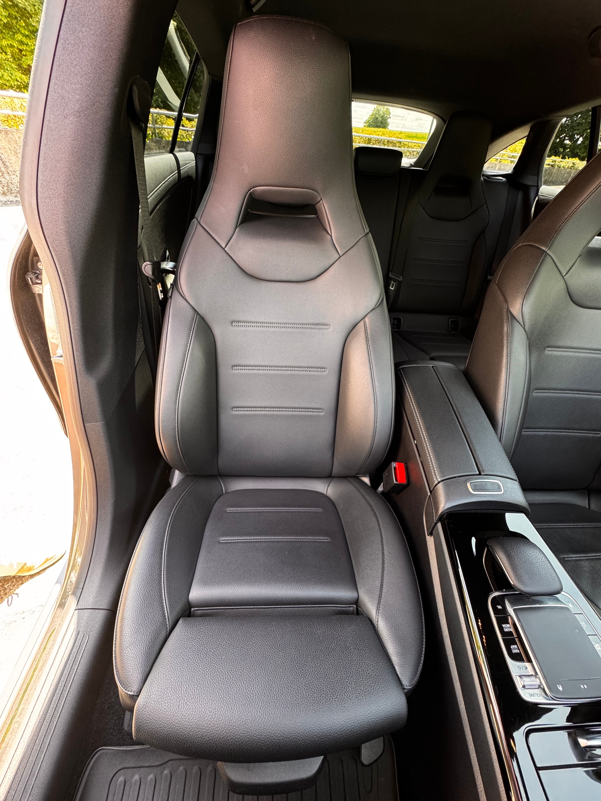 MERCEDES-BENZ CLA 180 Progressive-image-8