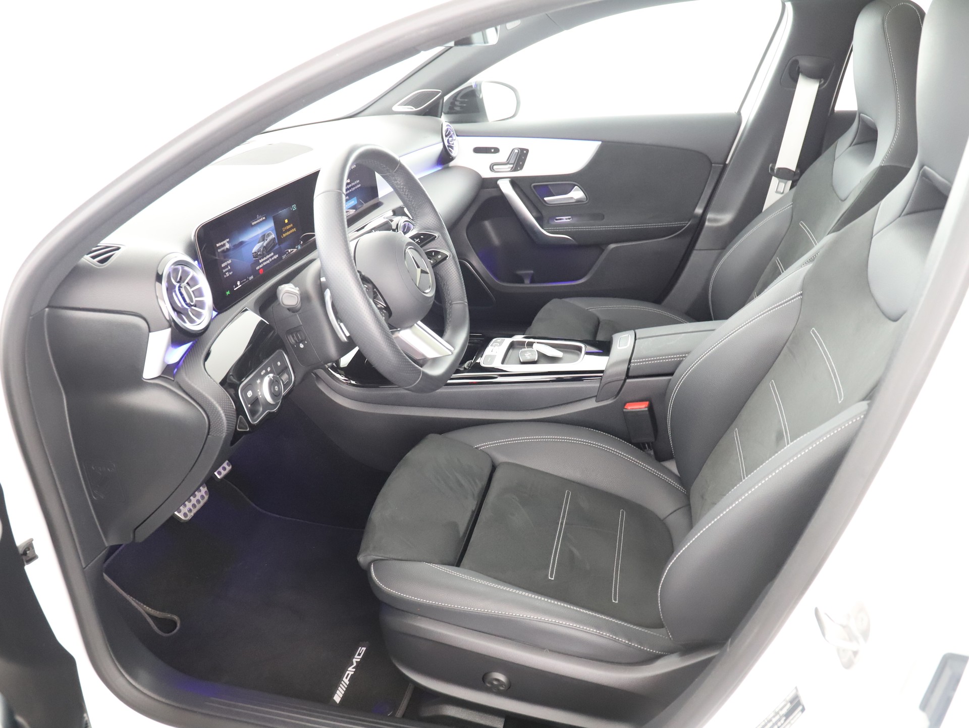 MERCEDES-BENZ A 250 e 8G-DCT-image-8
