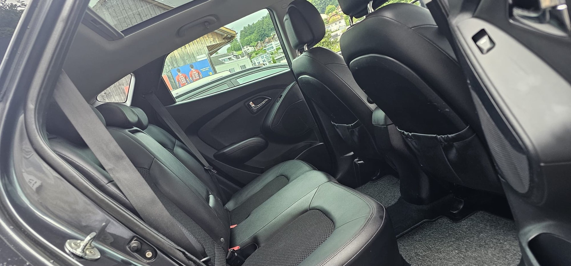 HYUNDAI iX 35 2.0 Style 4WD Automatic-image-11