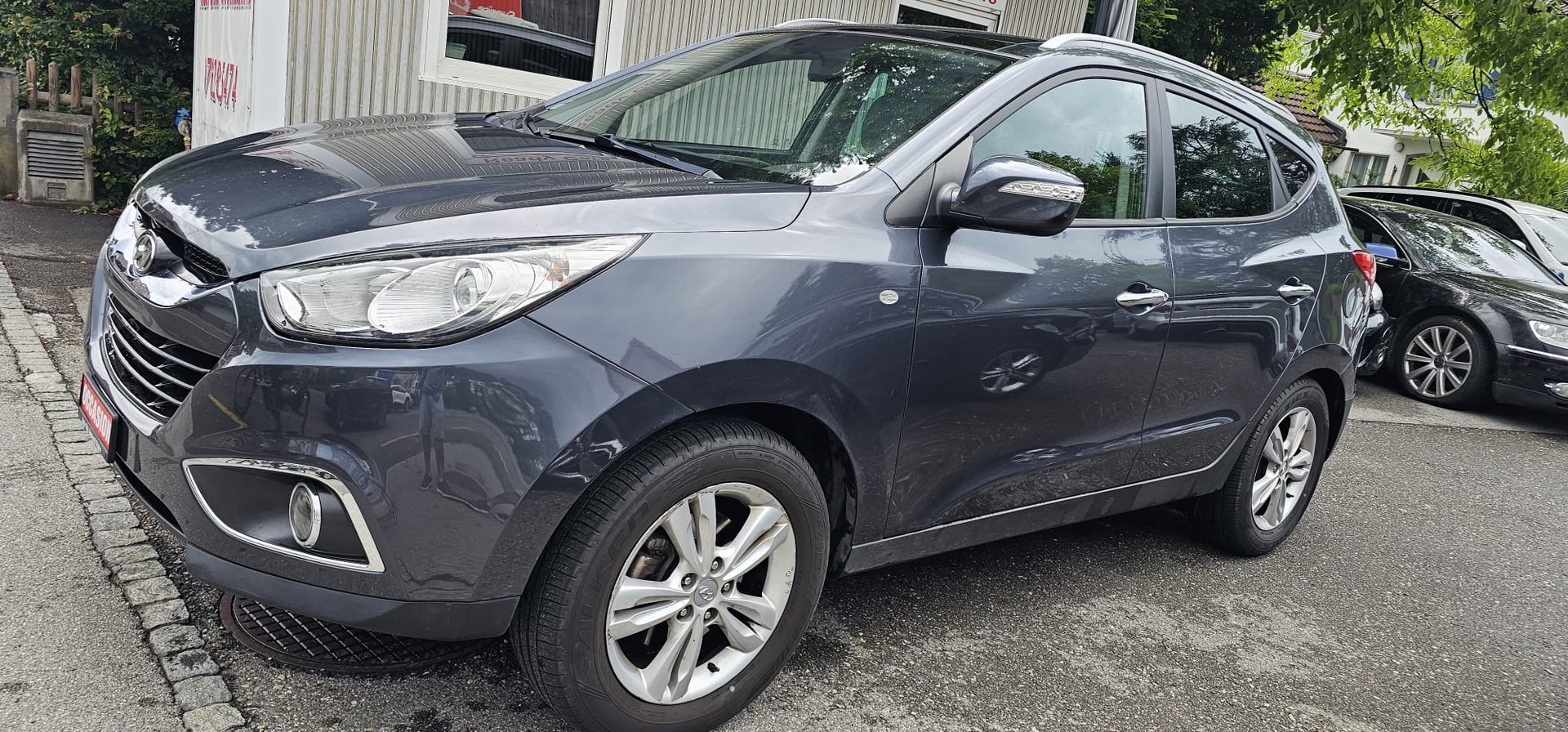 HYUNDAI iX 35 2.0 Style 4WD Automatic-image-2