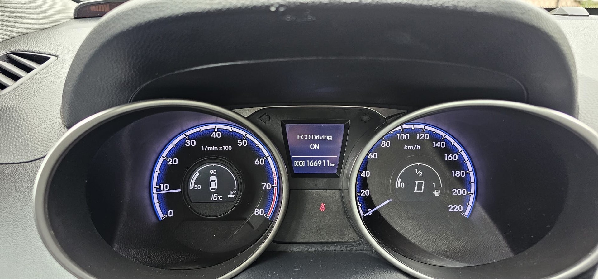 HYUNDAI iX 35 2.0 Style 4WD Automatic-image-12