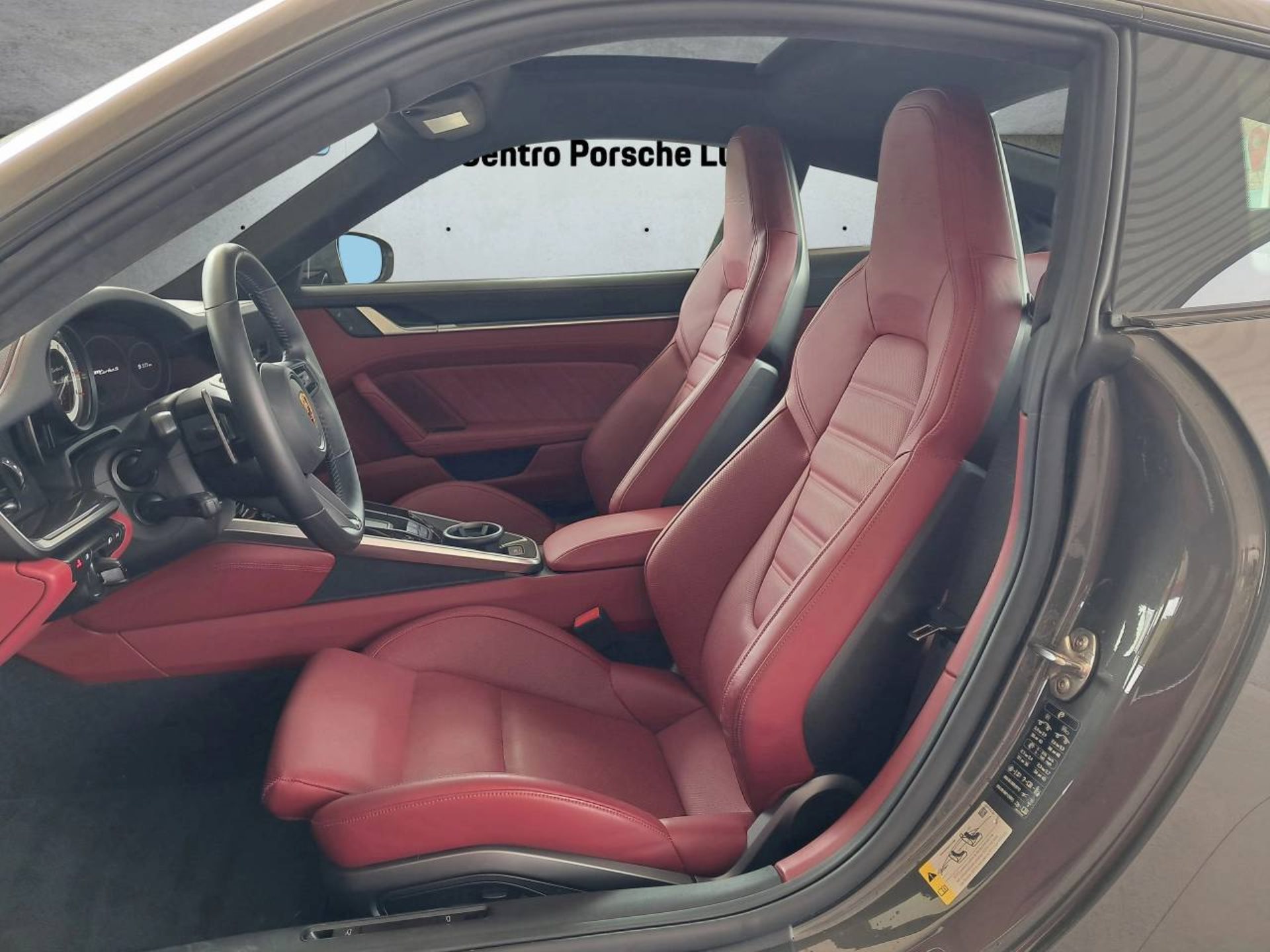 PORSCHE 911 Turbo S-image-4