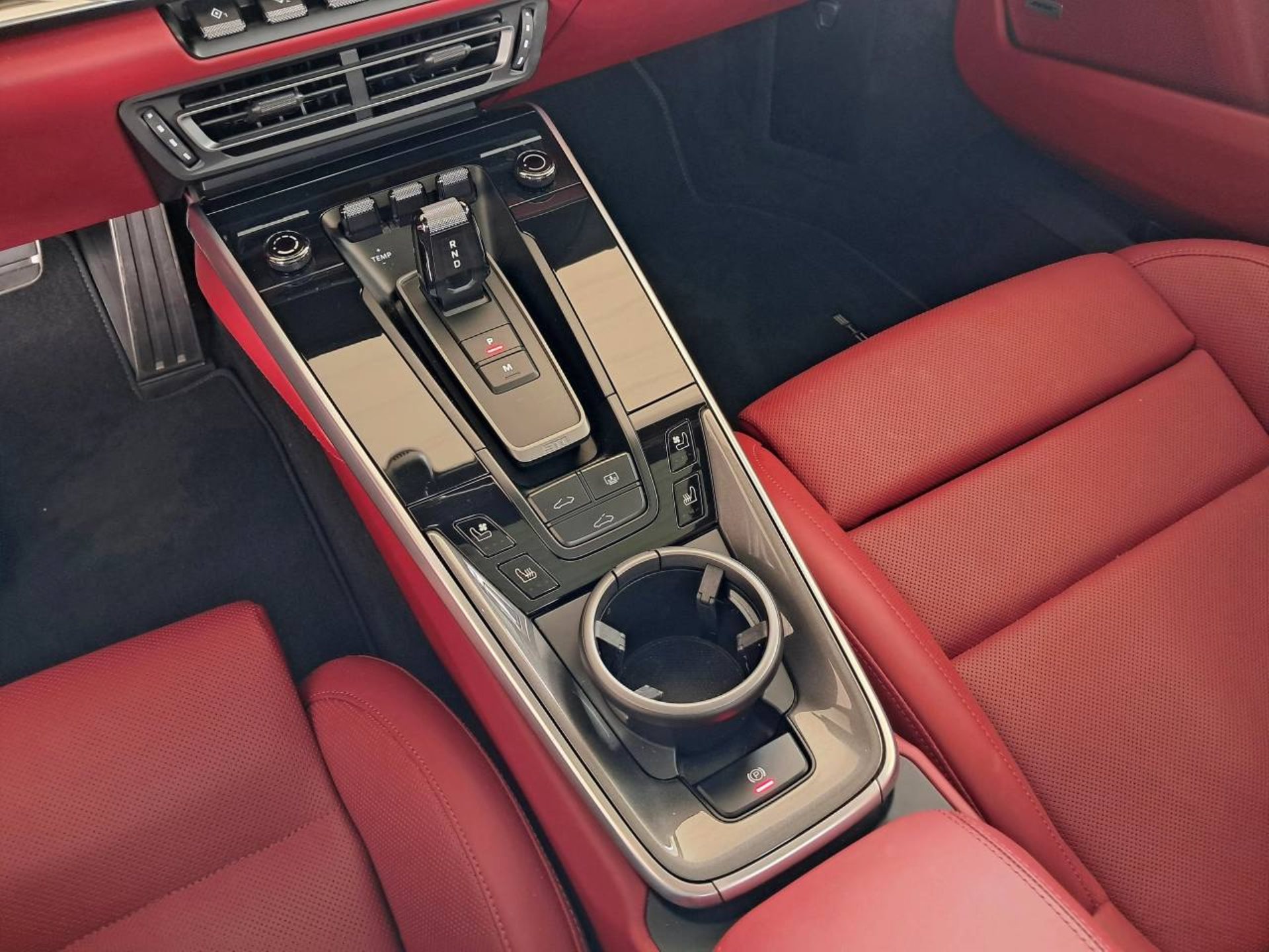 PORSCHE 911 Turbo S-image-28