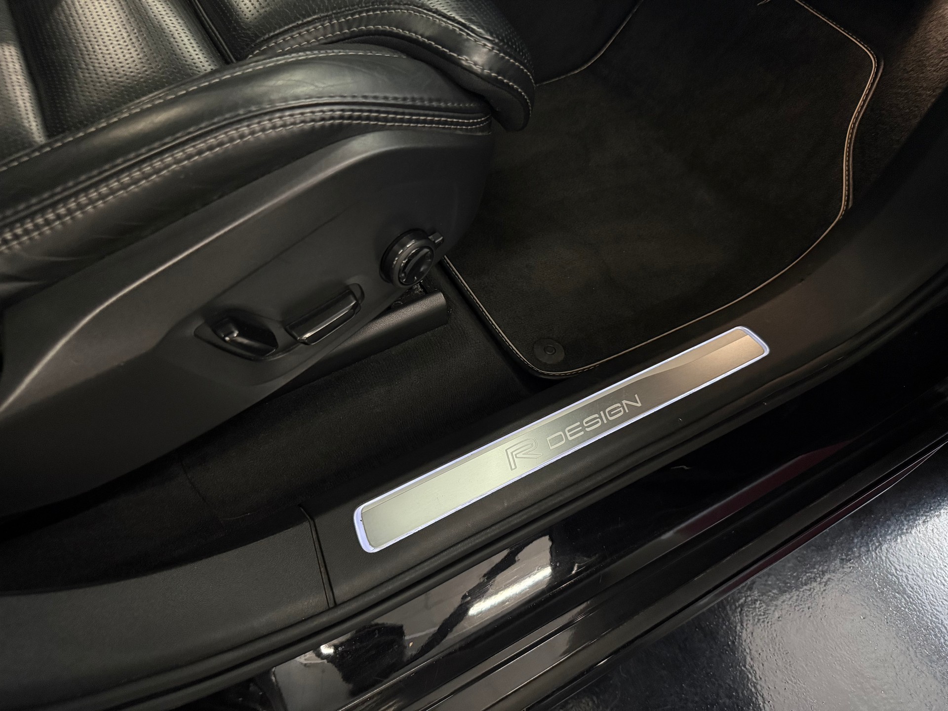 VOLVO XC90 T8 AWD R-Design Geartronic-image-16