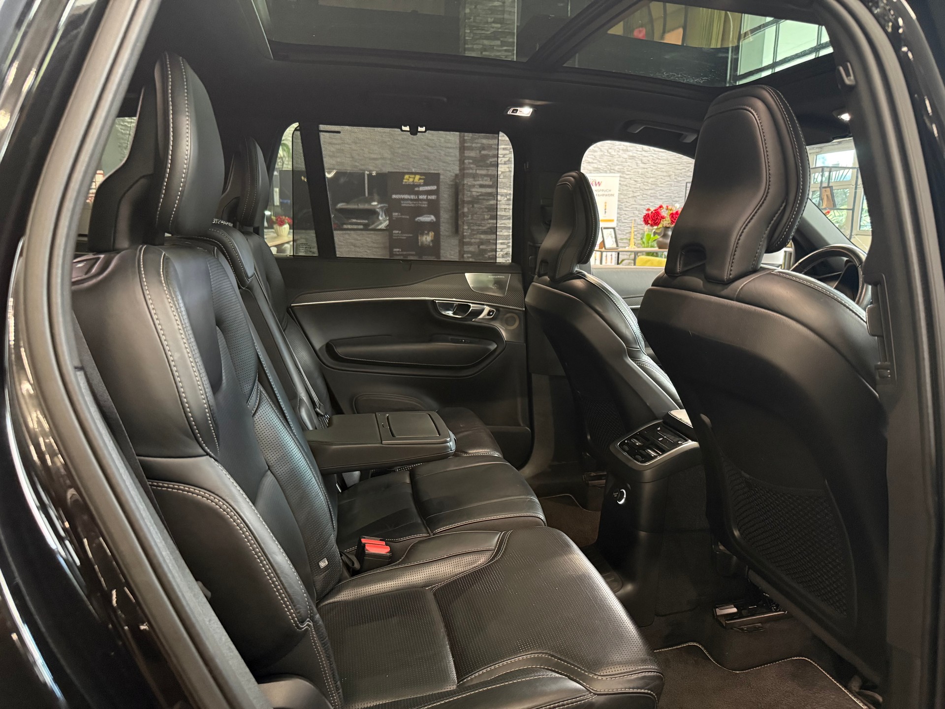 VOLVO XC90 T8 AWD R-Design Geartronic-image-24