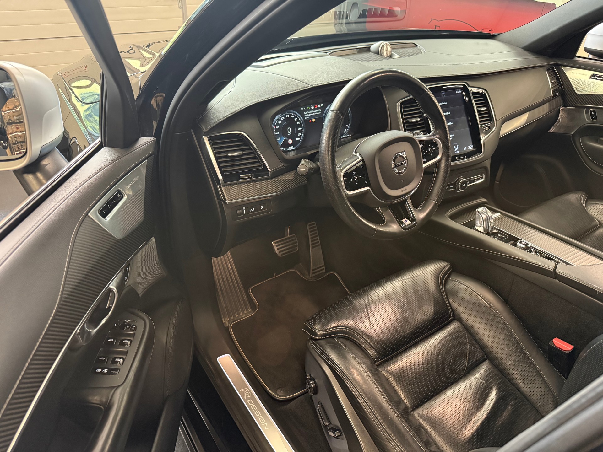 VOLVO XC90 T8 AWD R-Design Geartronic-image-8