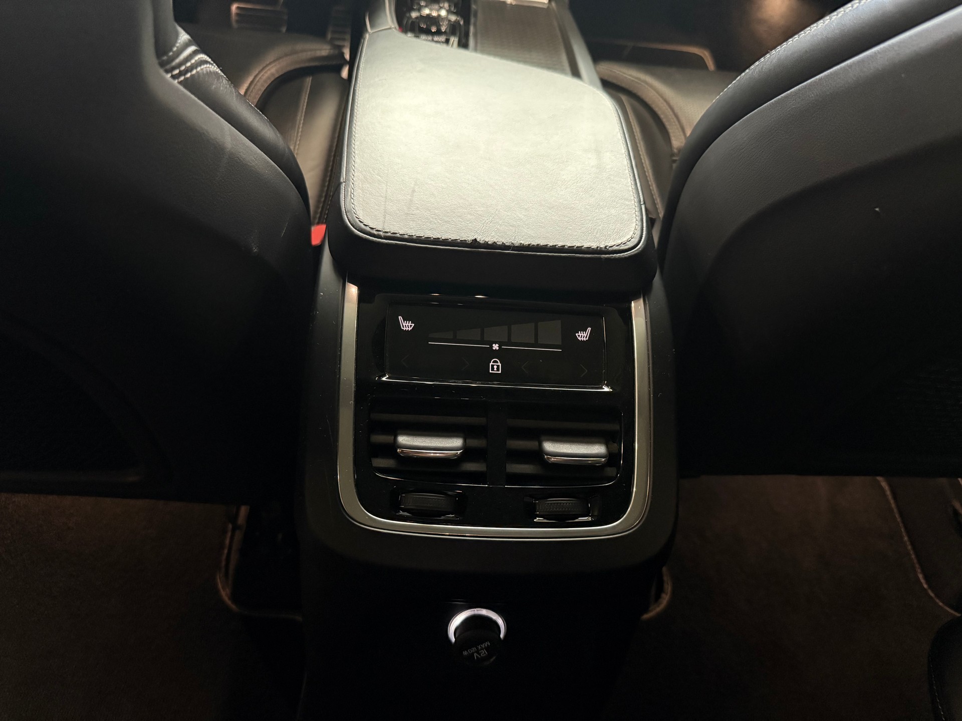 VOLVO XC90 T8 AWD R-Design Geartronic-image-22