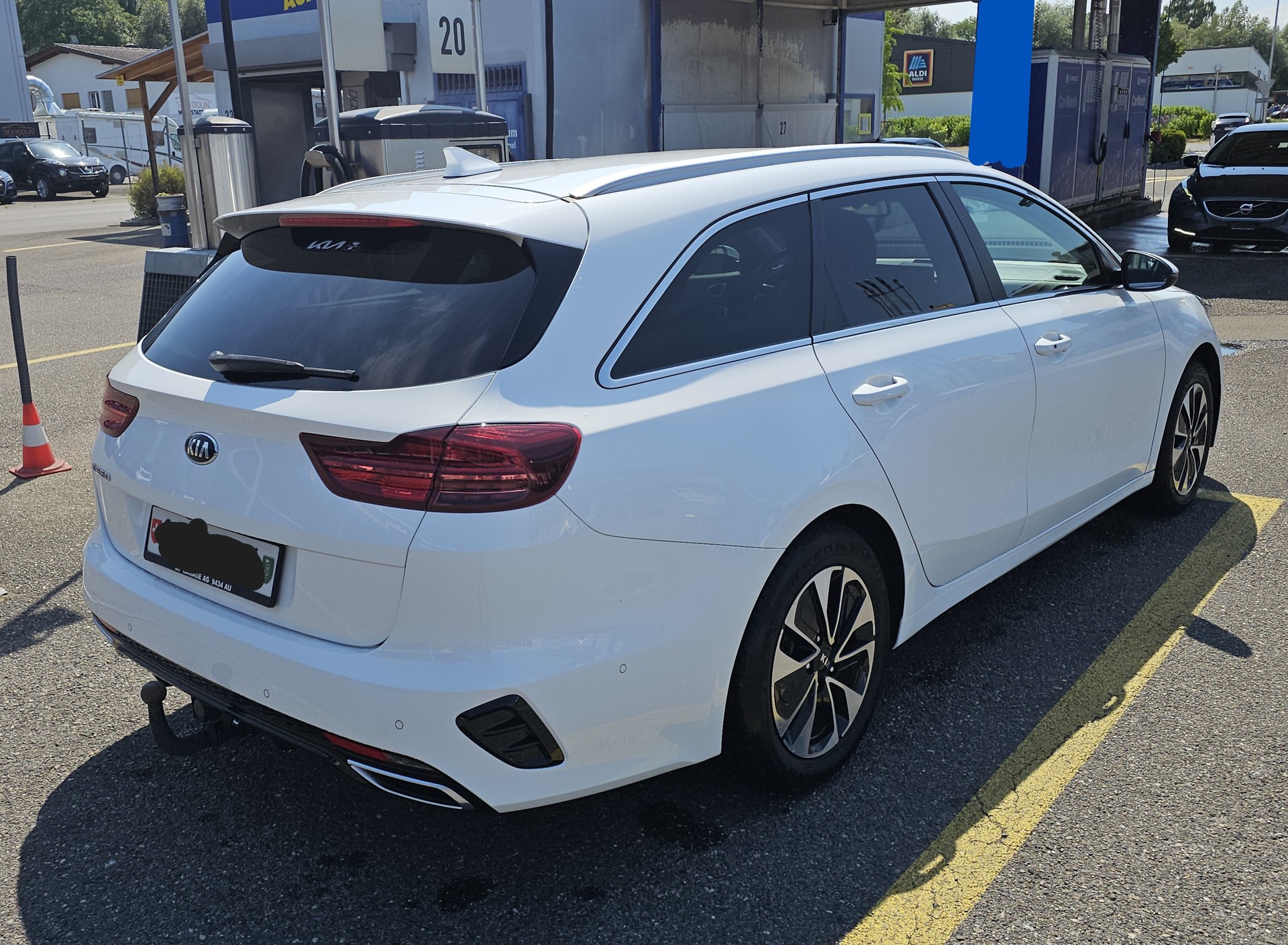 KIA 1.6 GDi Plug-in Hybrid Style - Deluxe-Ausstattung - Verbrauchswunder - Sehr gepflegt - AHK-image-3