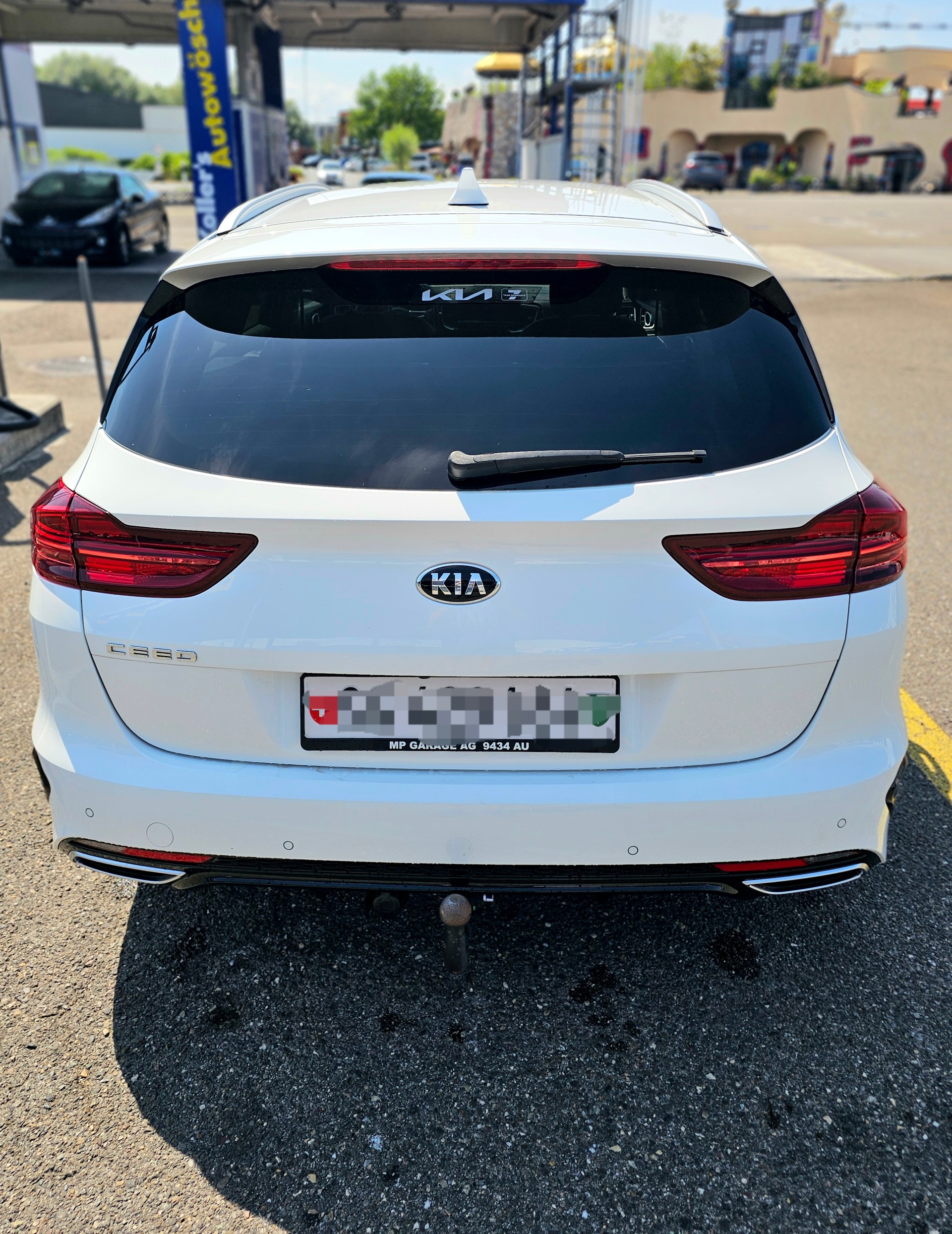 KIA Kia Ceed SW 1.6 GDi Plug-in Hybrid Style Deluxe | AHK | 1. Hand | Service gepflegt-image-2