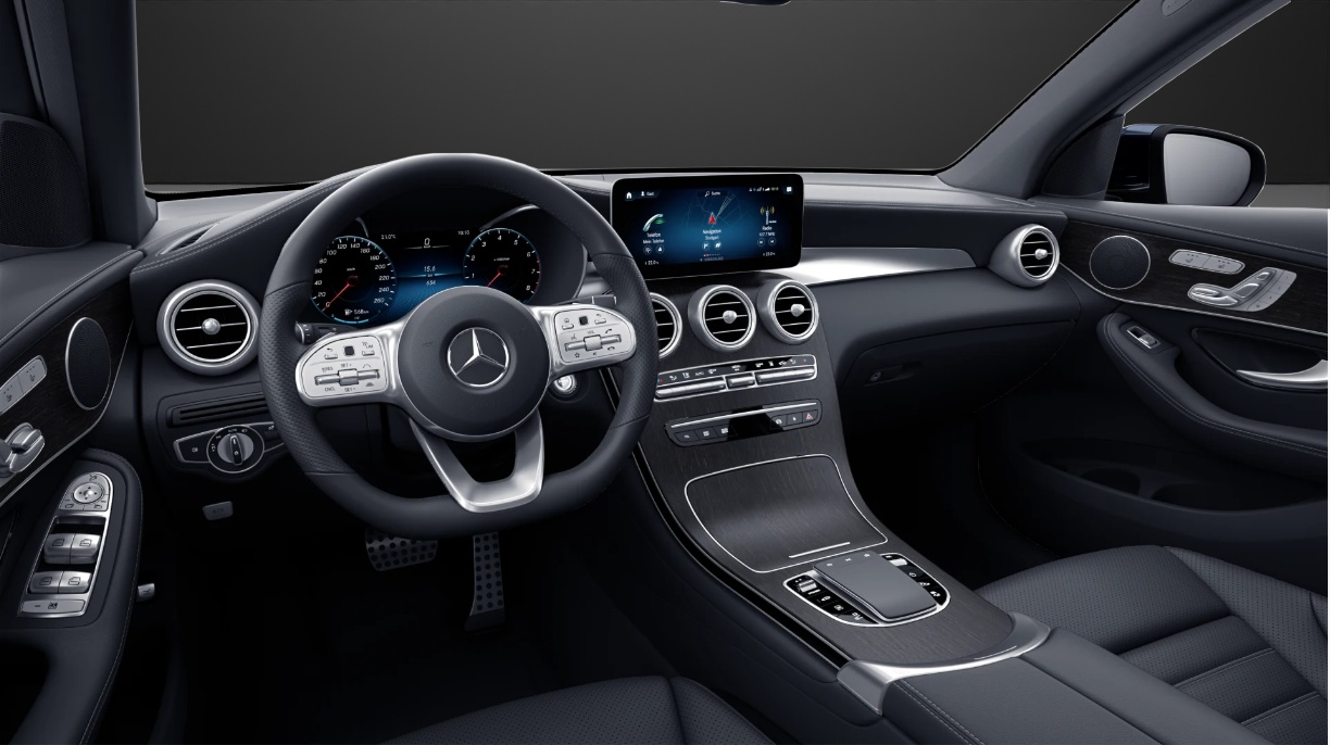MERCEDES-BENZ GLC 300 e AMG Line 4Matic 9G-Tronic-image-7