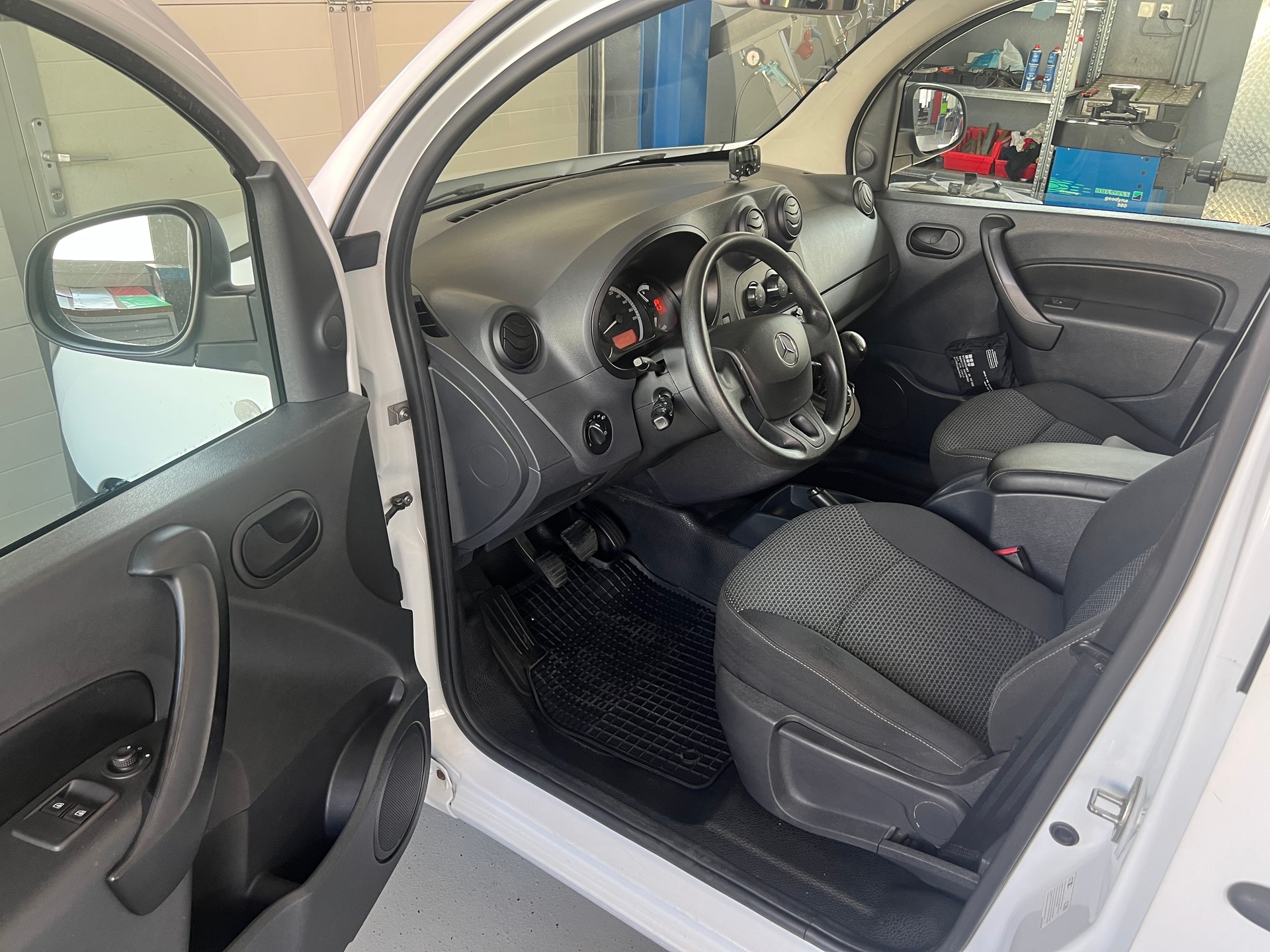 MERCEDES-BENZ Citan 109 CDI 5 Plätzer-image-4