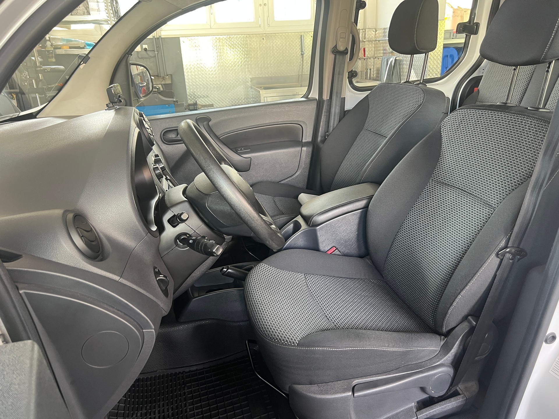 MERCEDES-BENZ Citan 109 CDI 5 Plätzer-image-5