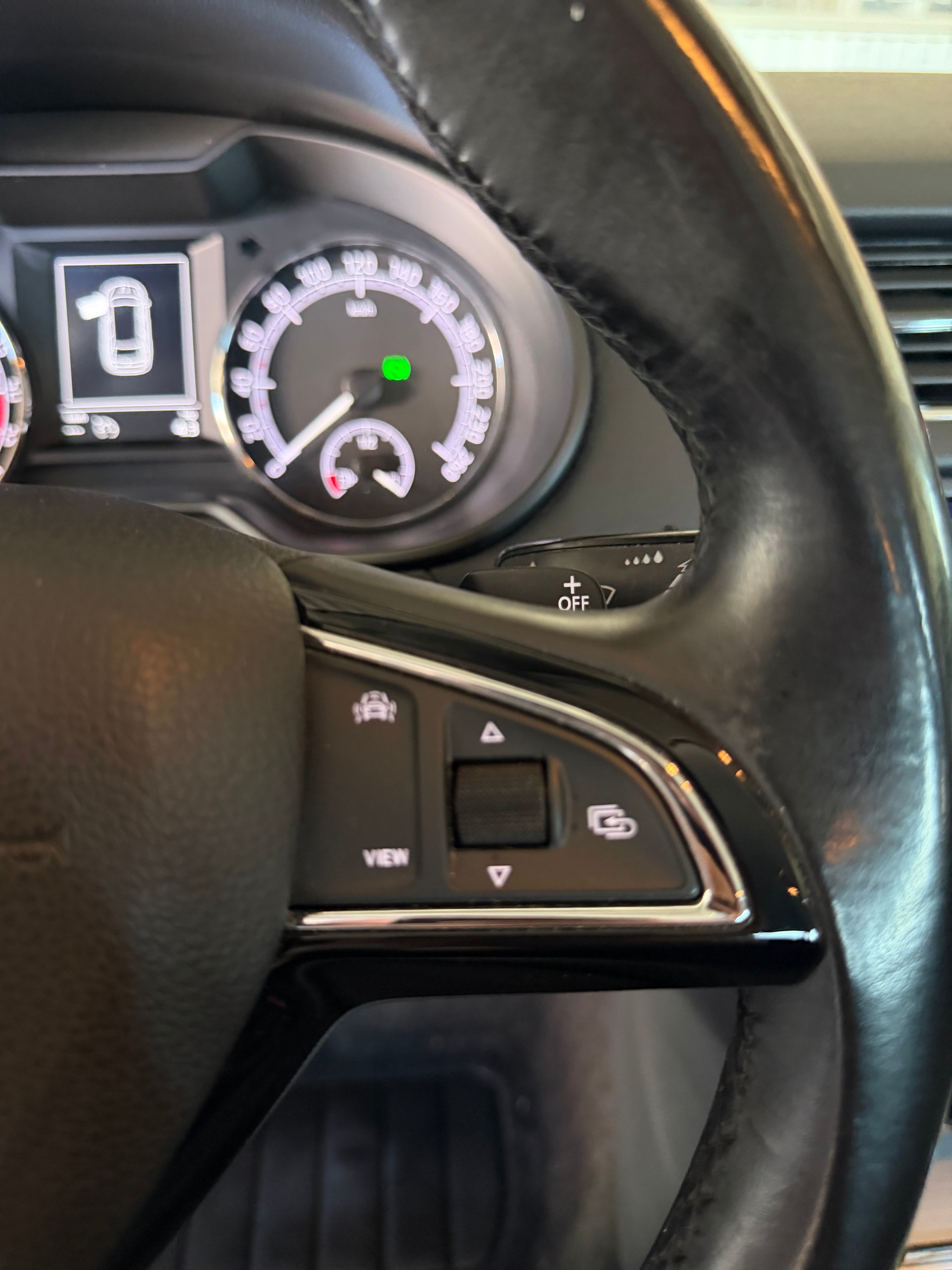 SKODA Octavia Combi 2.0 TDI Ambition DSG-image-14