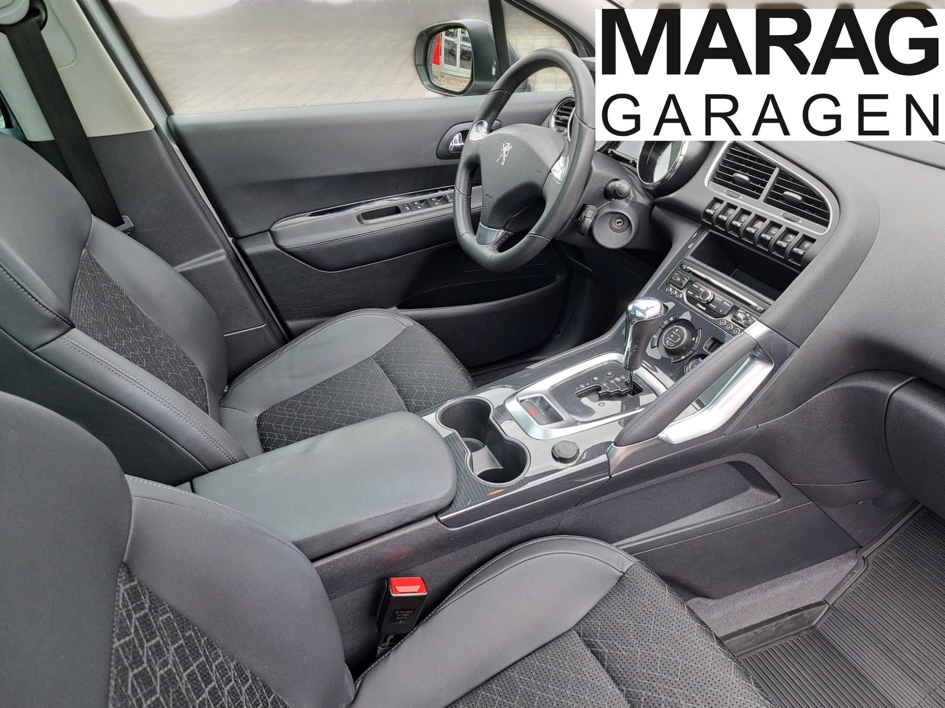 PEUGEOT 3008 1.6 16V T Allure Tiptronic-image-3