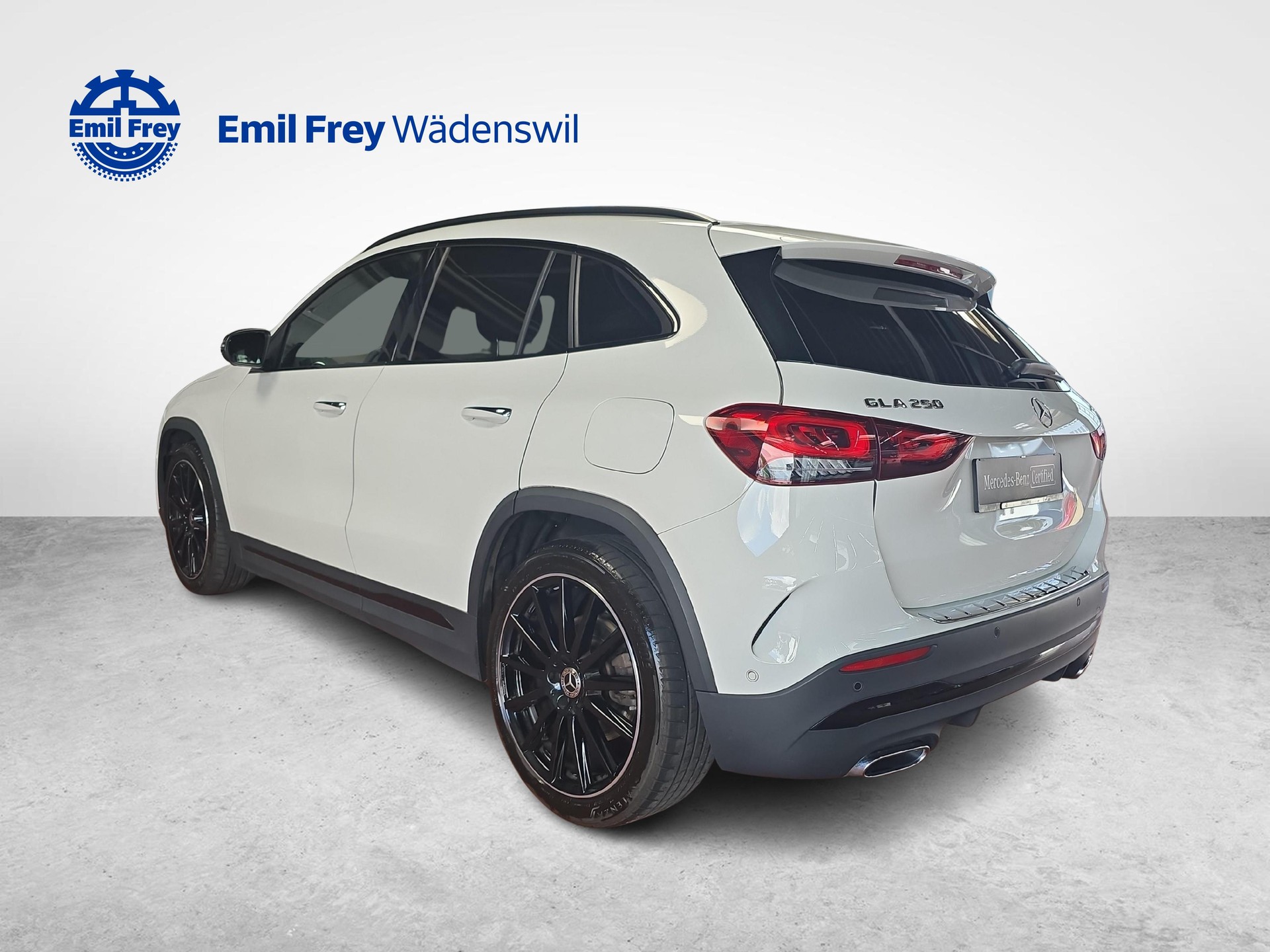 MERCEDES-BENZ GLA 250 4MATIC AMG Line-showroom-element-2