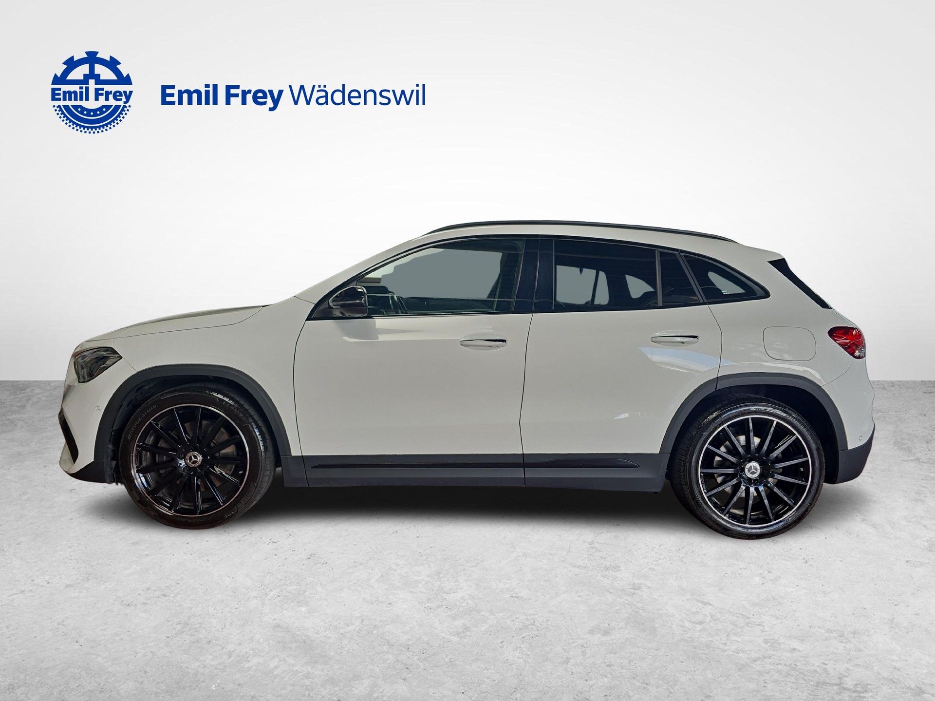 MERCEDES-BENZ GLA 250 4MATIC AMG Line-showroom-element-1
