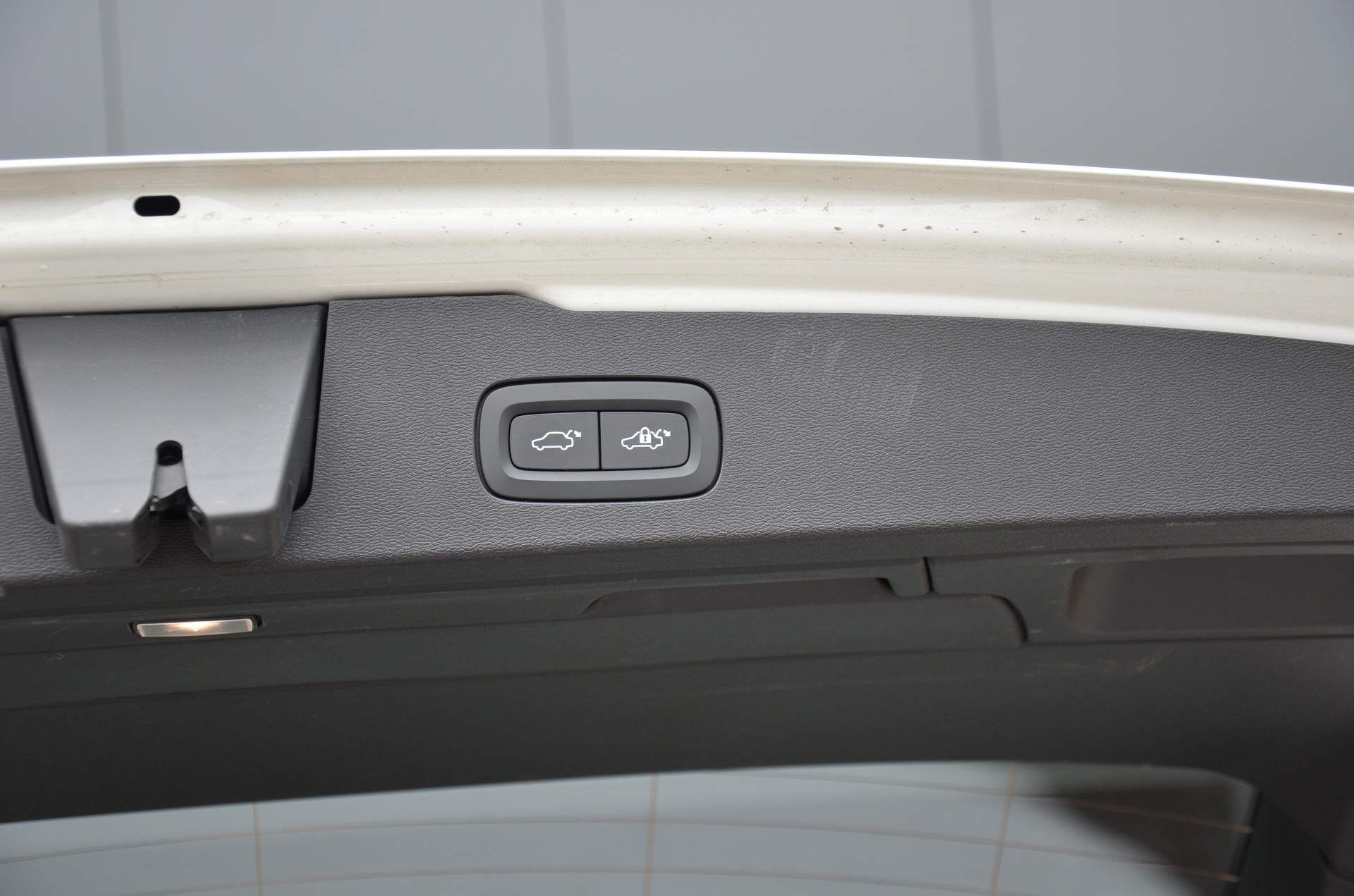 VOLVO V60 T6 eAWD Twin Engine Inscription Geartronic-image-9