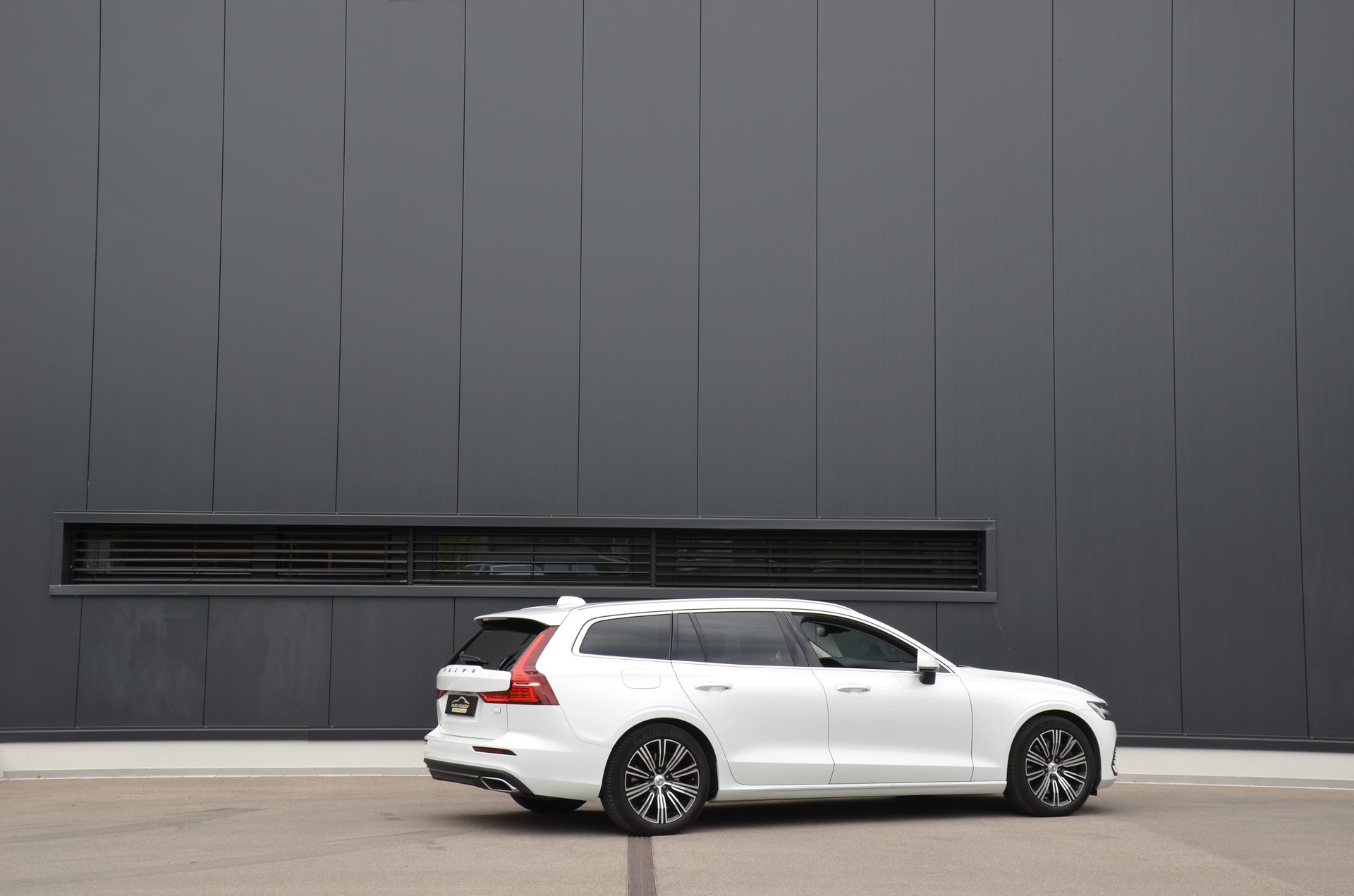 VOLVO V60 T6 eAWD Twin Engine Inscription Geartronic-showroom-element-3
