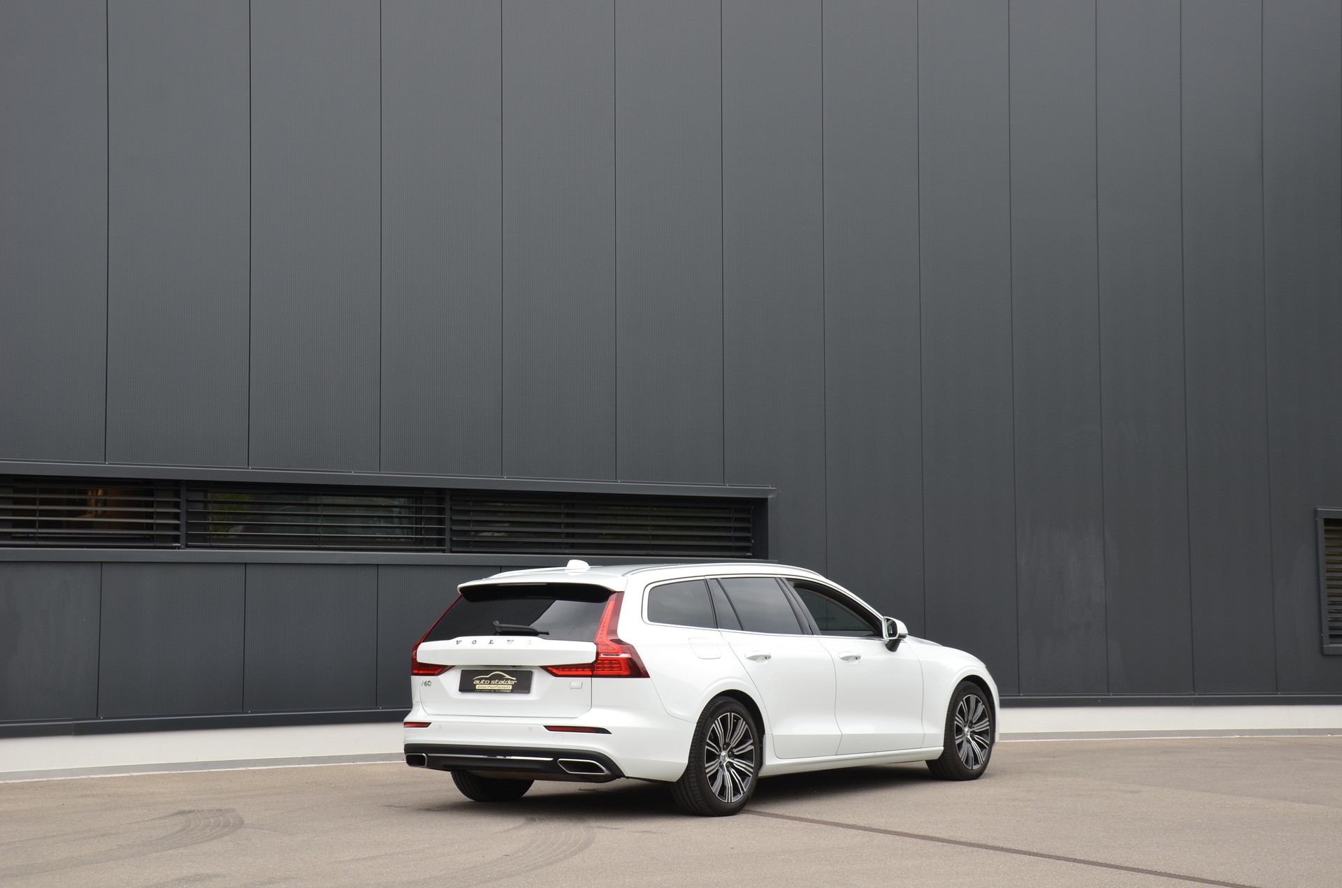 VOLVO V60 T6 eAWD Twin Engine Inscription Geartronic-showroom-element-2